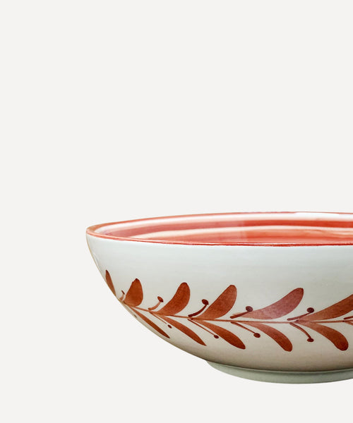 Close-up of the hand-painted fern wreath detail on the Rust Red Helecho large salad bowl, Carmen del Viboral ceramic.