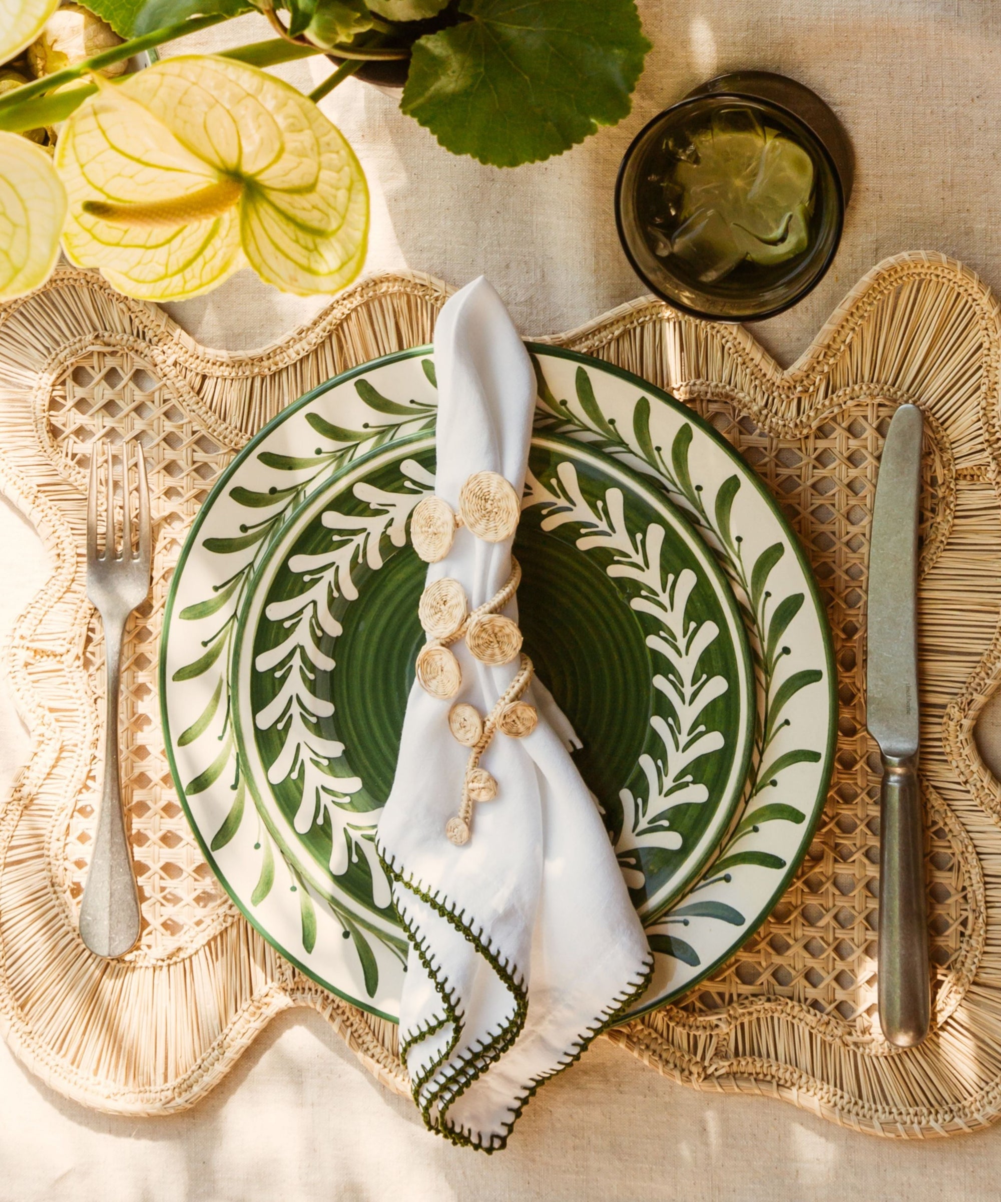 Helecho Dinner Plate Fern Green tablescape — fern wreath ceramic with linen and wood
