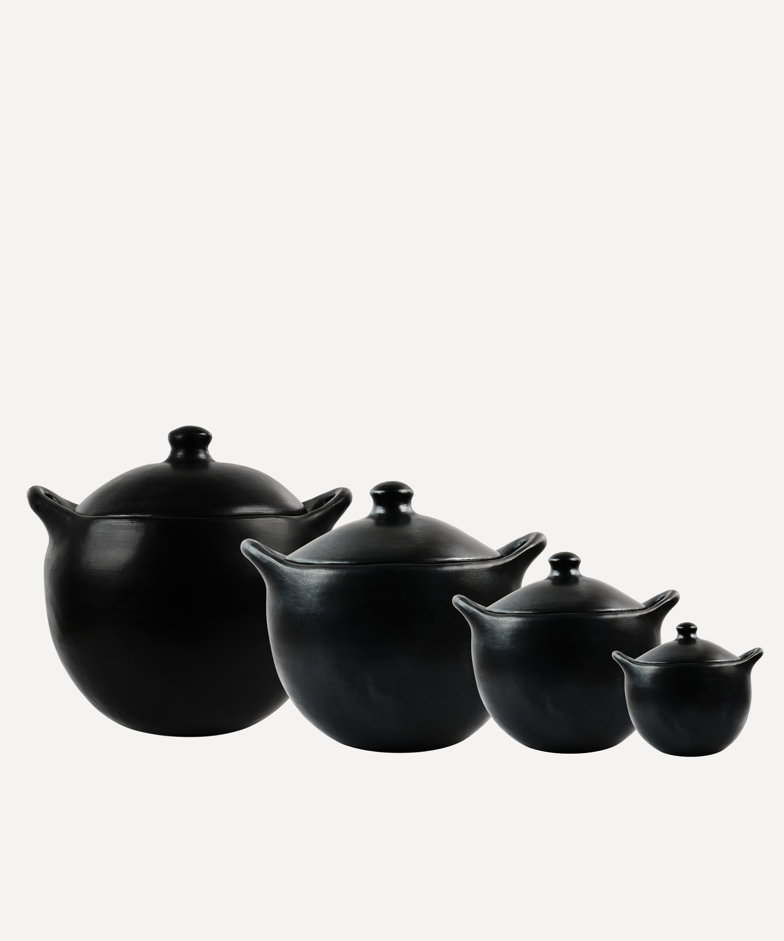 Chamba Cocotte detail — agate-polished natural black clay finish