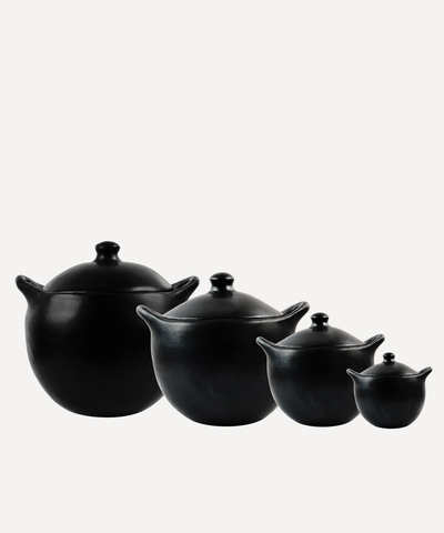 Chamba Cocotte detail — agate-polished natural black clay finish