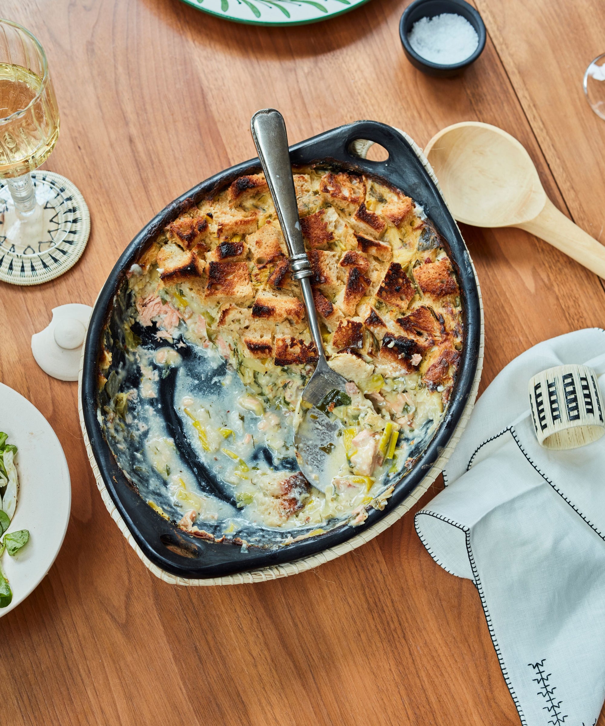 Chamba Roasting Dish with Sunday roast — handmade Colombian cookware
