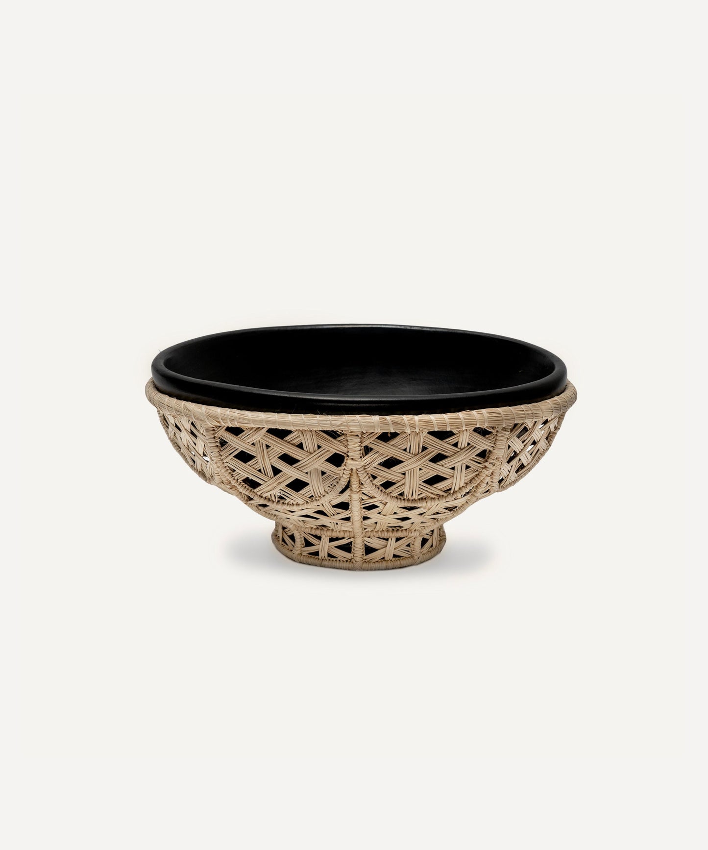 Amaranta Oval Bowl - Chamba black-clay bowl set in a handwoven Iraca palm nest, Colombia