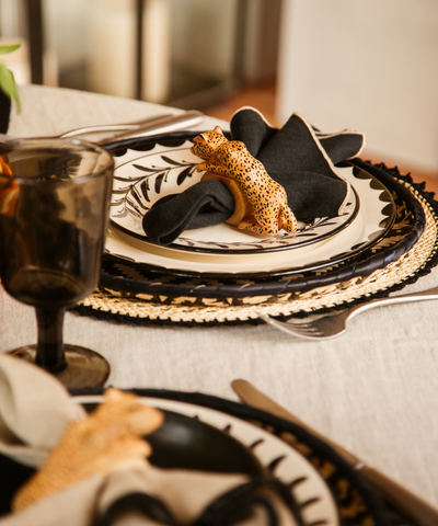 Felino Jaguar napkin ring, close-up of the hand-carved jaguar detail
