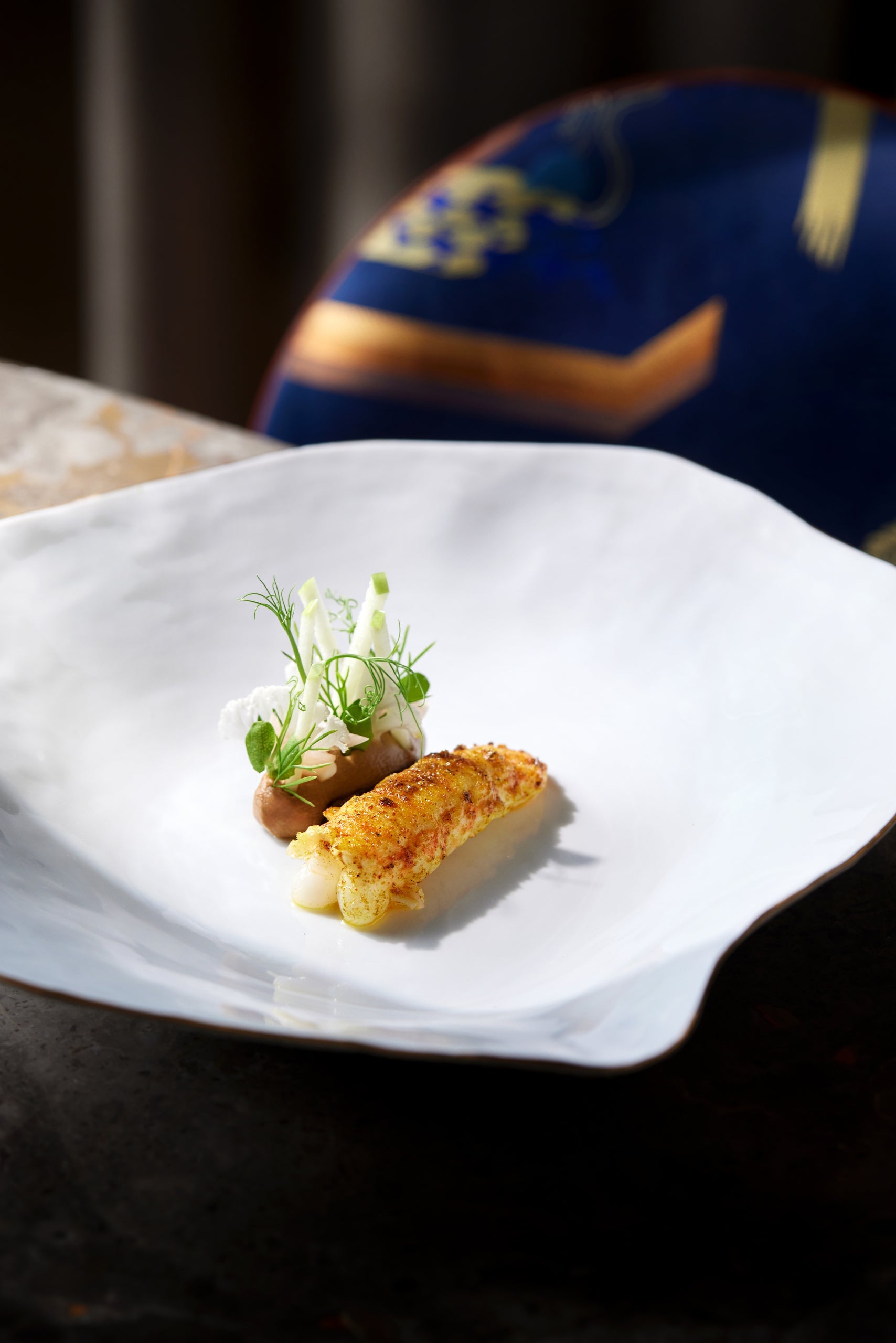 Indulge nº6 large dinner plate / white with golden rim