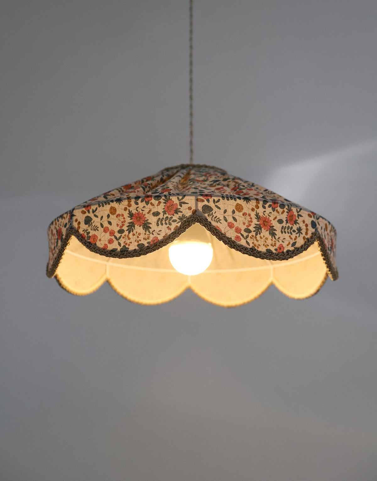 Floral-Shaped Pendant Light Cosette Printed “English Garden”
