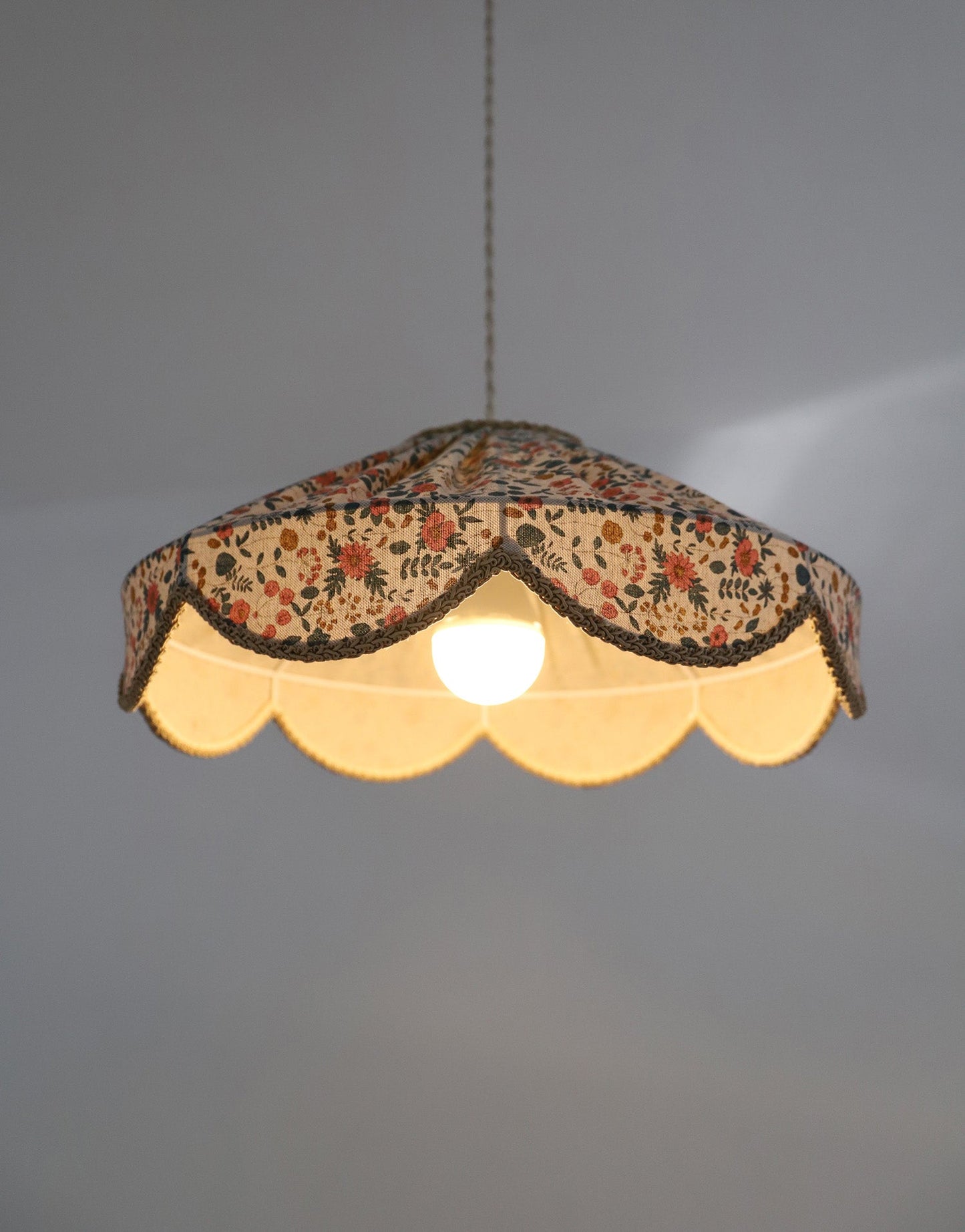 Floral-Shaped Pendant Light Cosette Printed “English Garden”