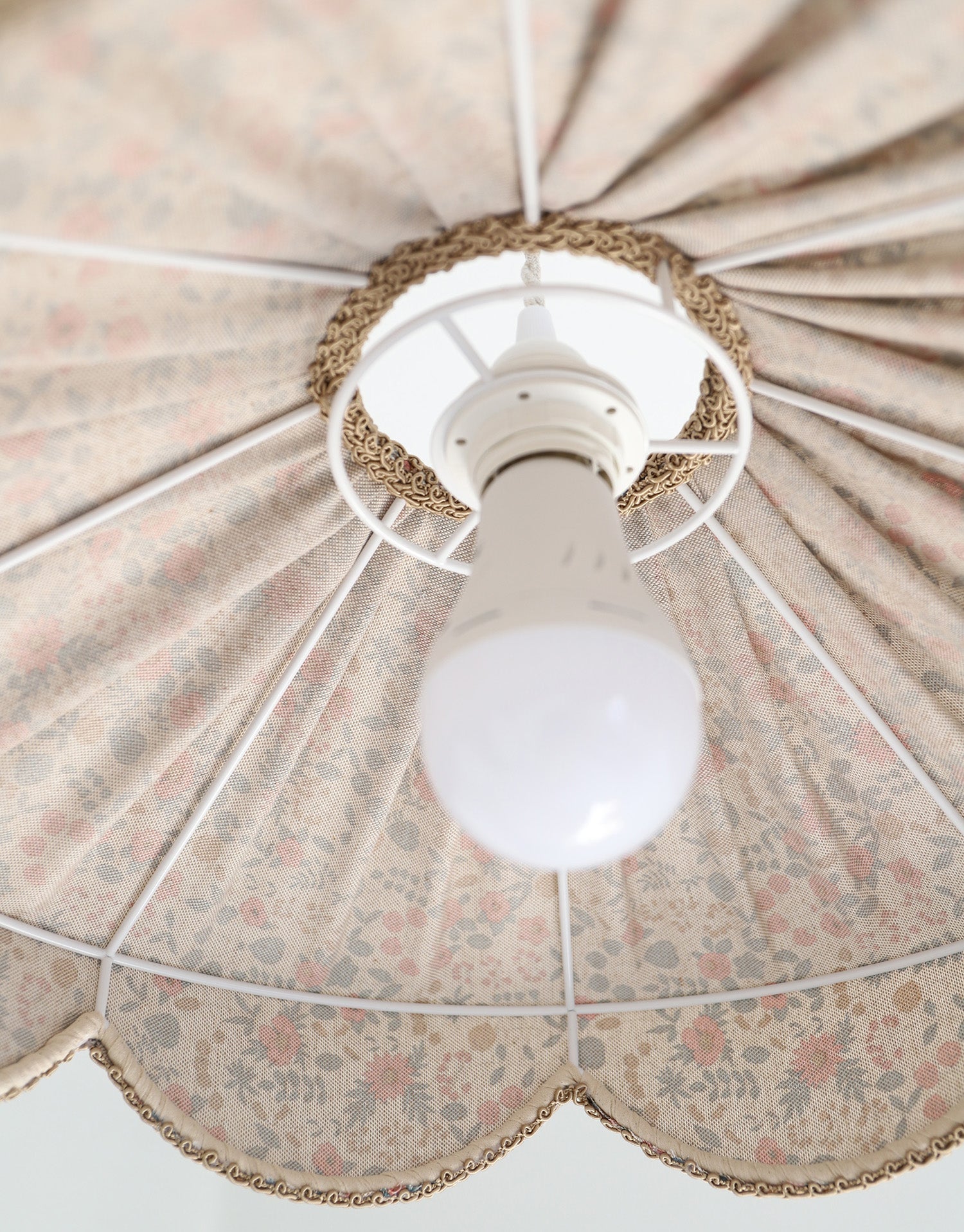 Floral-Shaped Pendant Light Cosette Printed “English Garden”