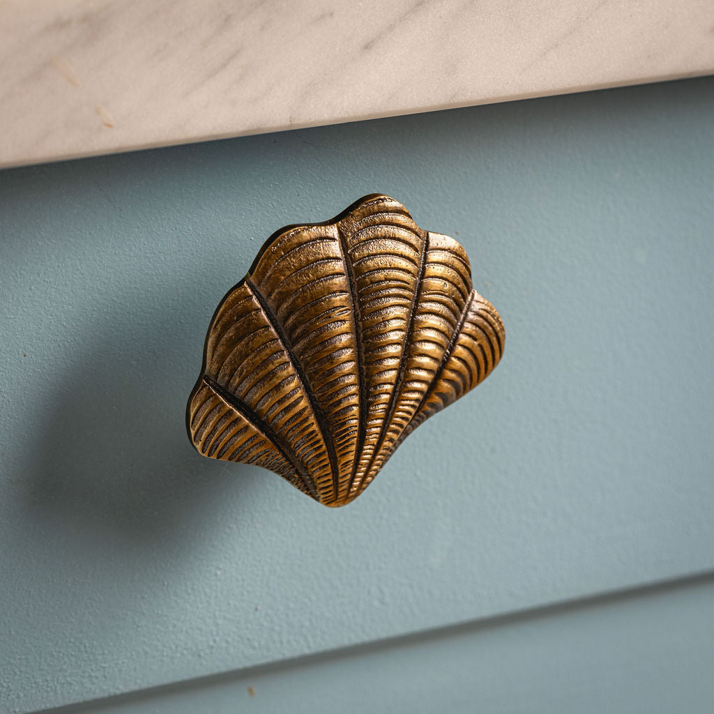 Curved Shell Knob, Aged Brass