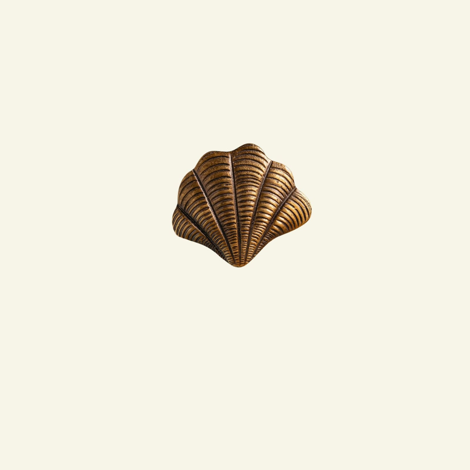 Curved Shell Knob, Aged Brass