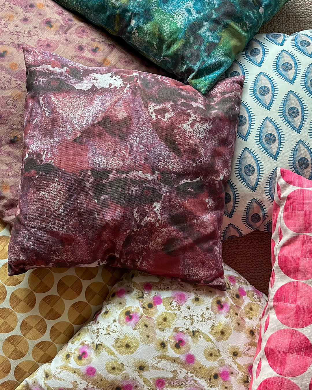 Irida Cushion-Wine