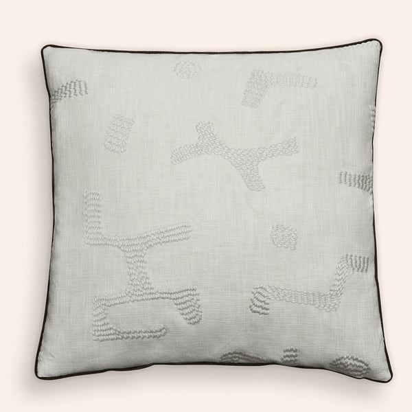 Raphia Cushion, Powder