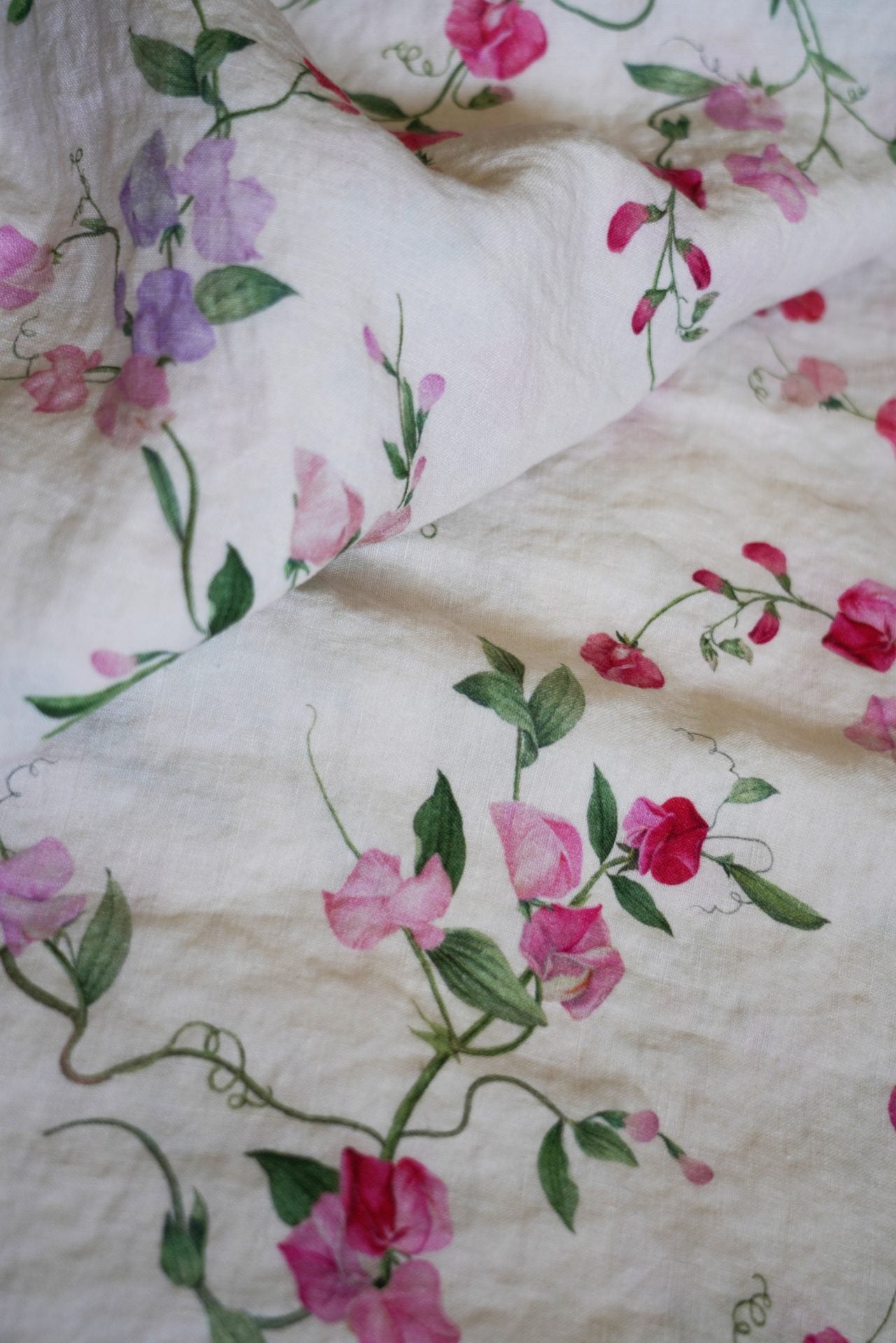 Linen tablecloth with floral print sweet peas