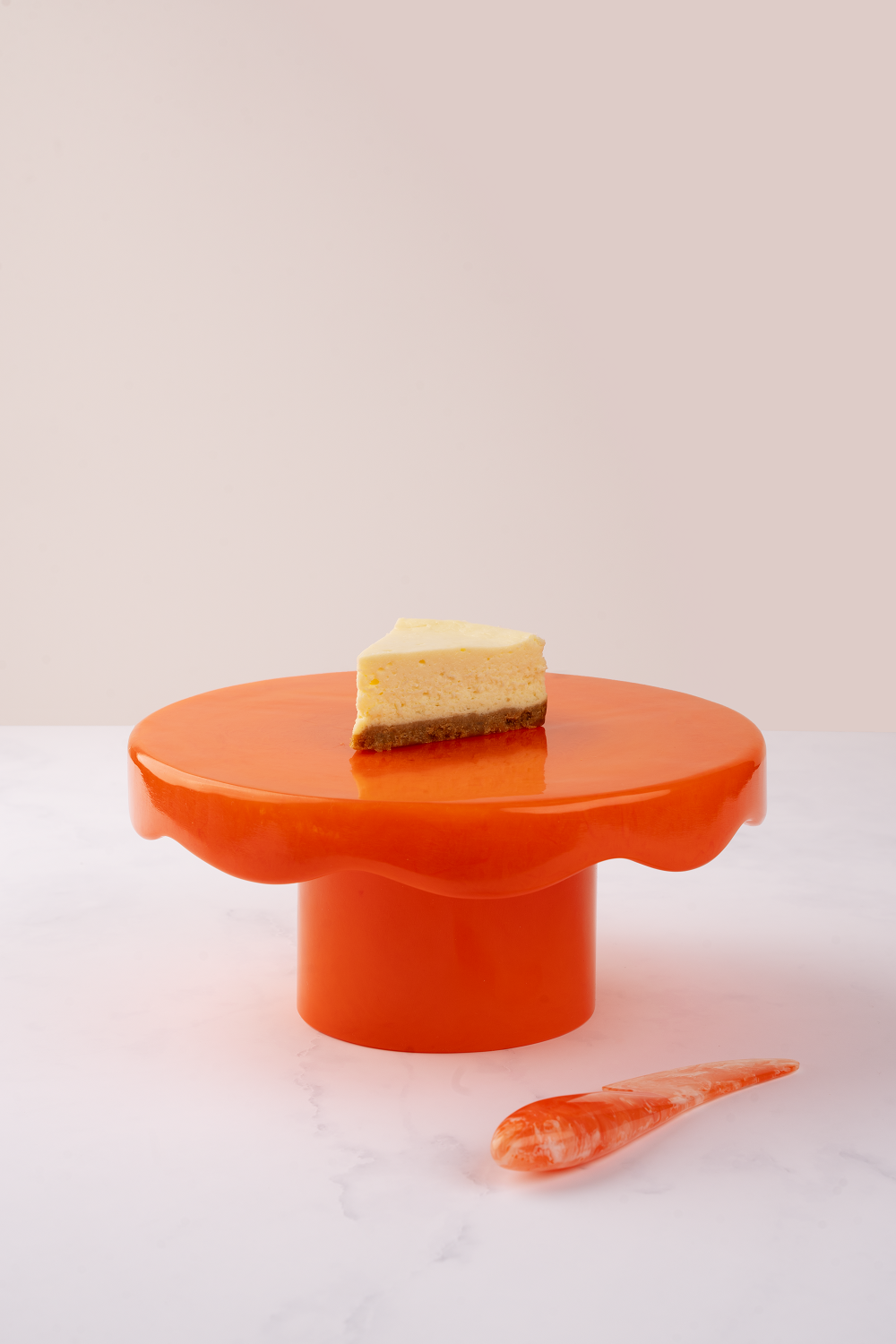 Scallop Resin Cake Stand, Orange - 9.5x4.5 Inches