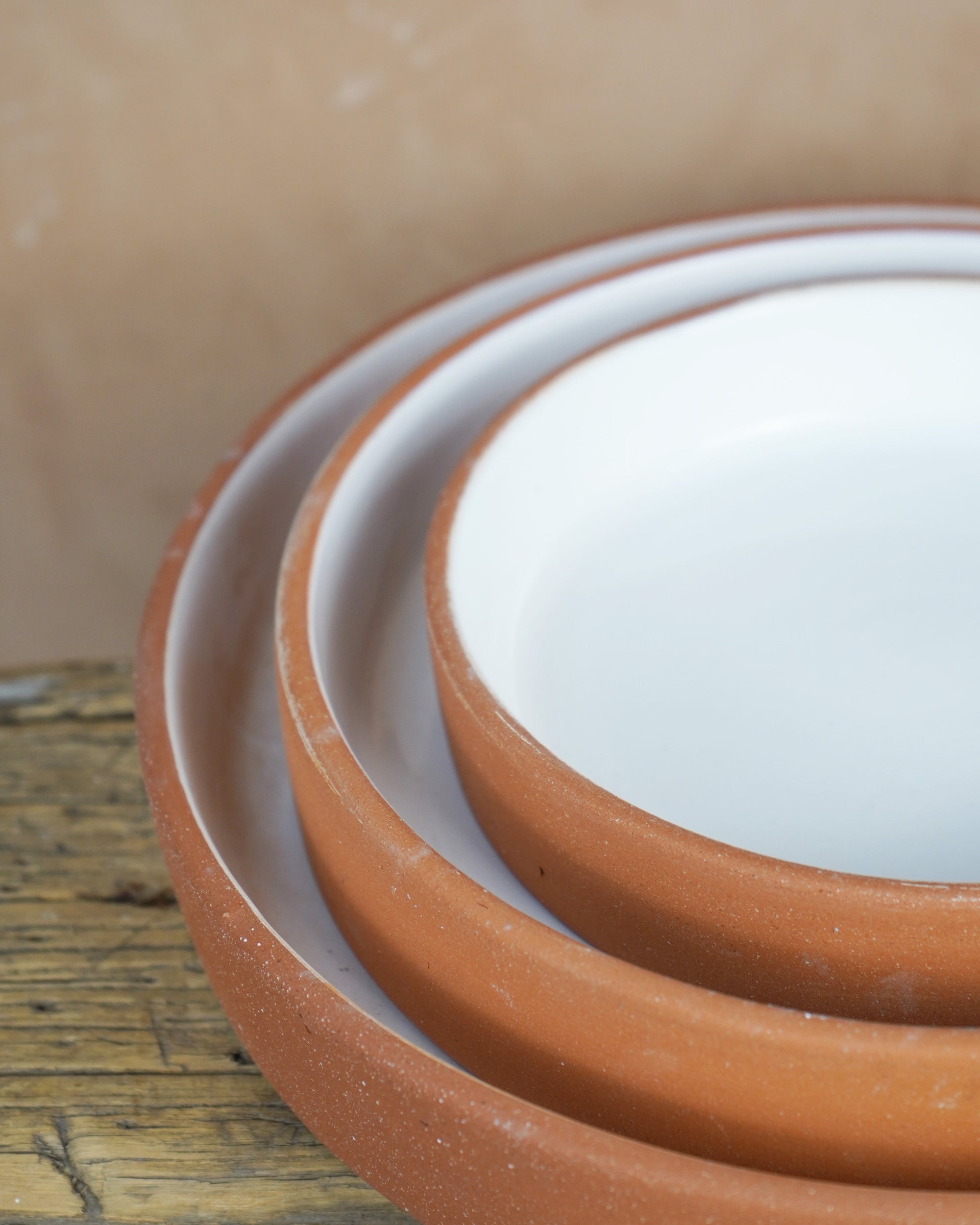 White Glazed & Natural Terracotta Lipped Plate