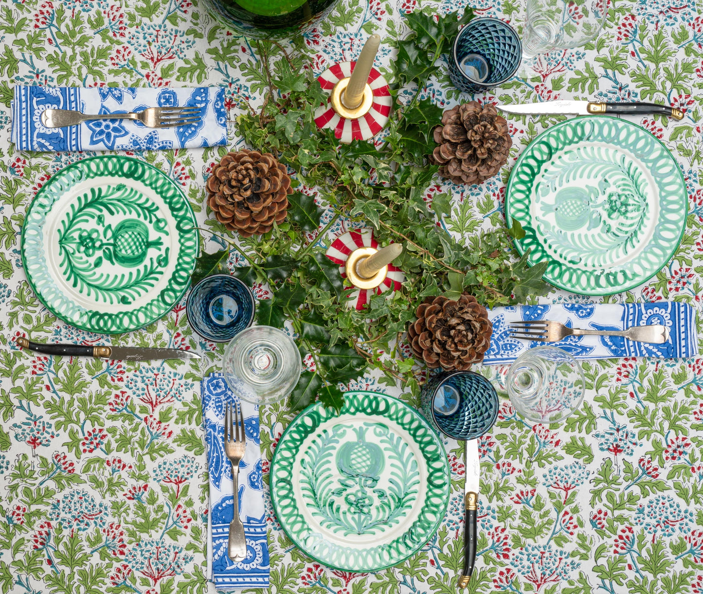 Kelpie Tablecloth in Green/Red