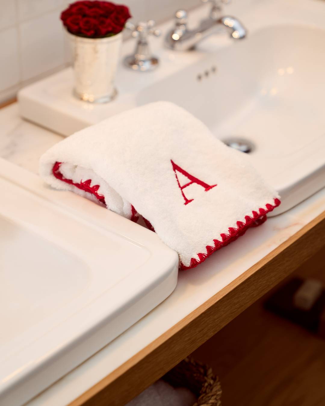 Toalha de Banho Algodão Concha Branco com Vermelho