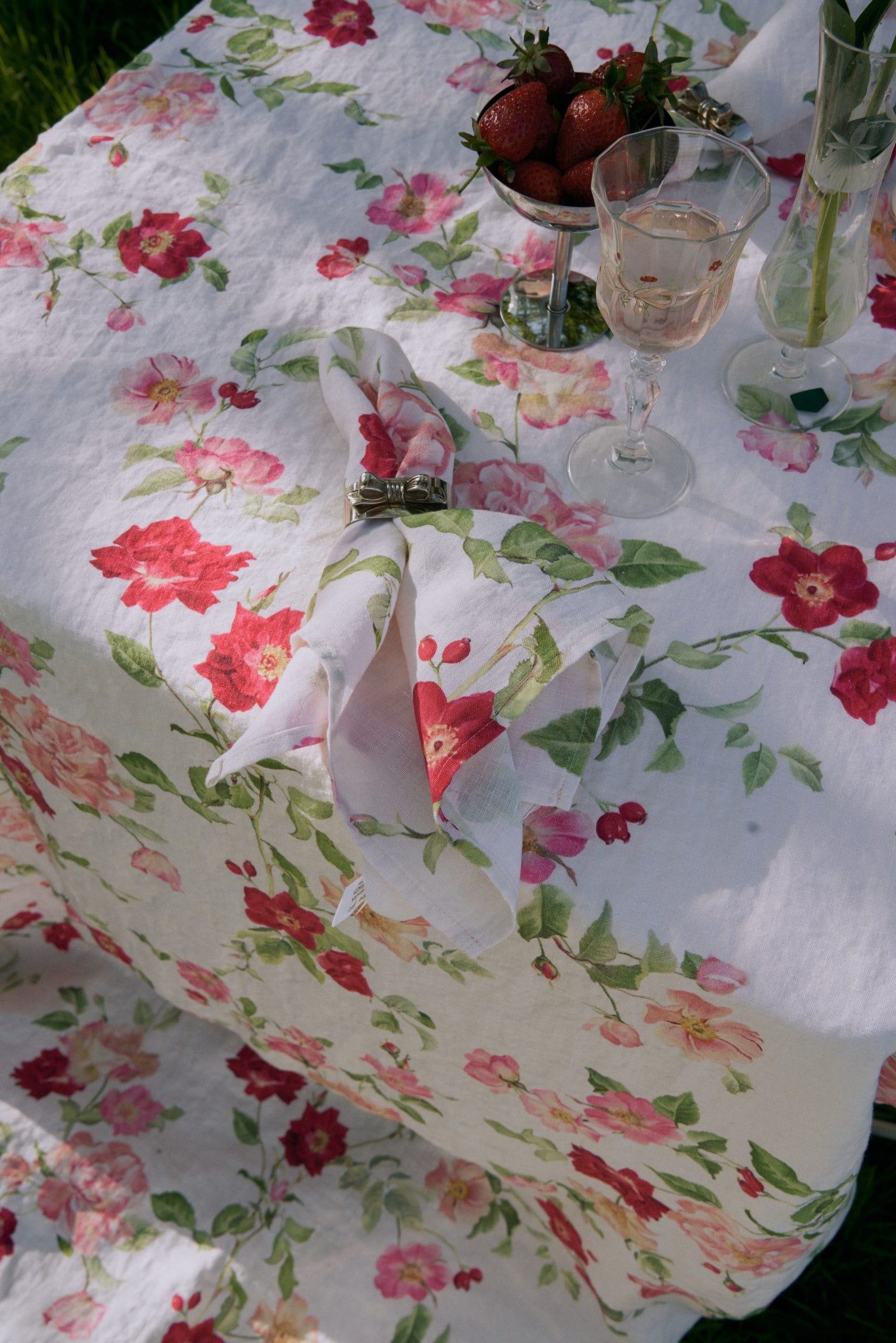 RAMBLING ROSE NAPKIN
