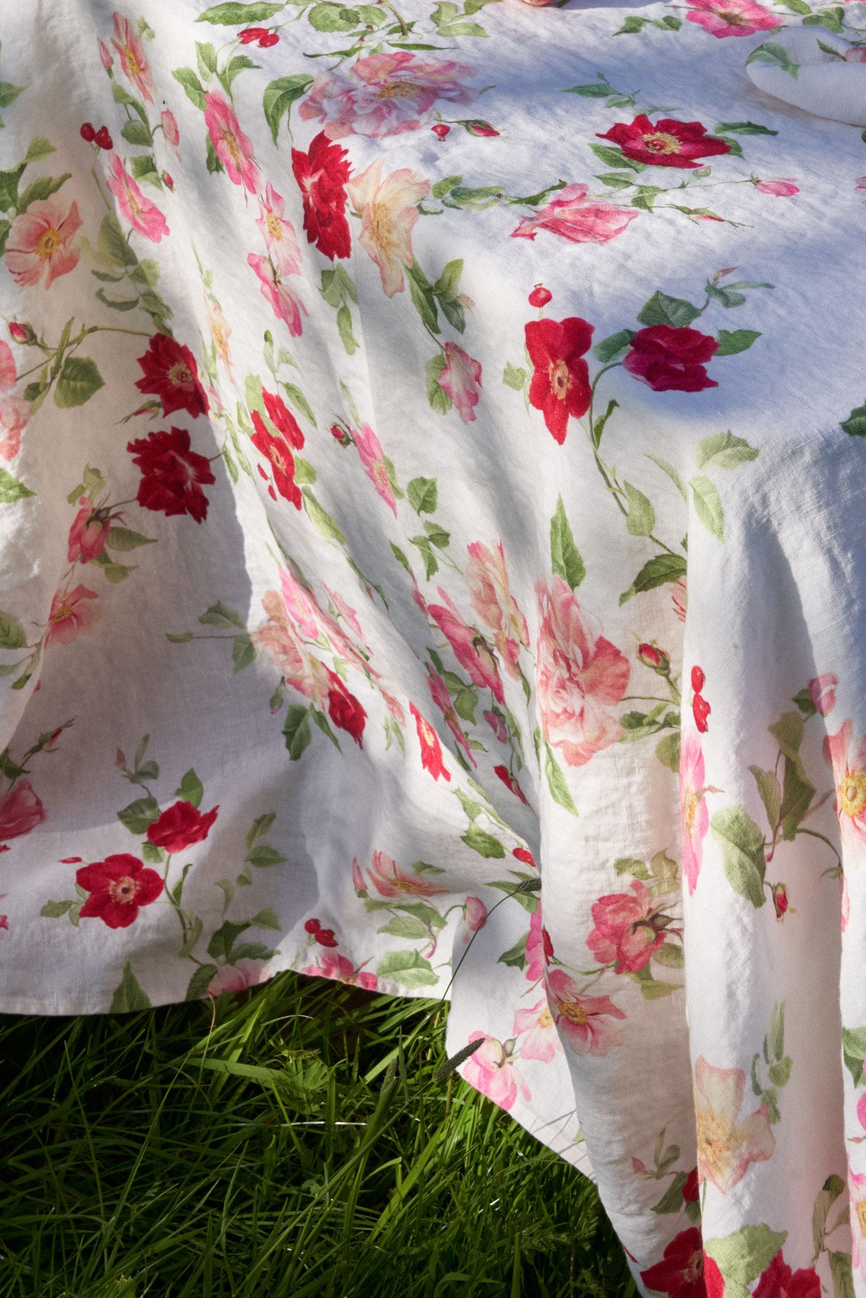 RAMBLING ROSE LINEN