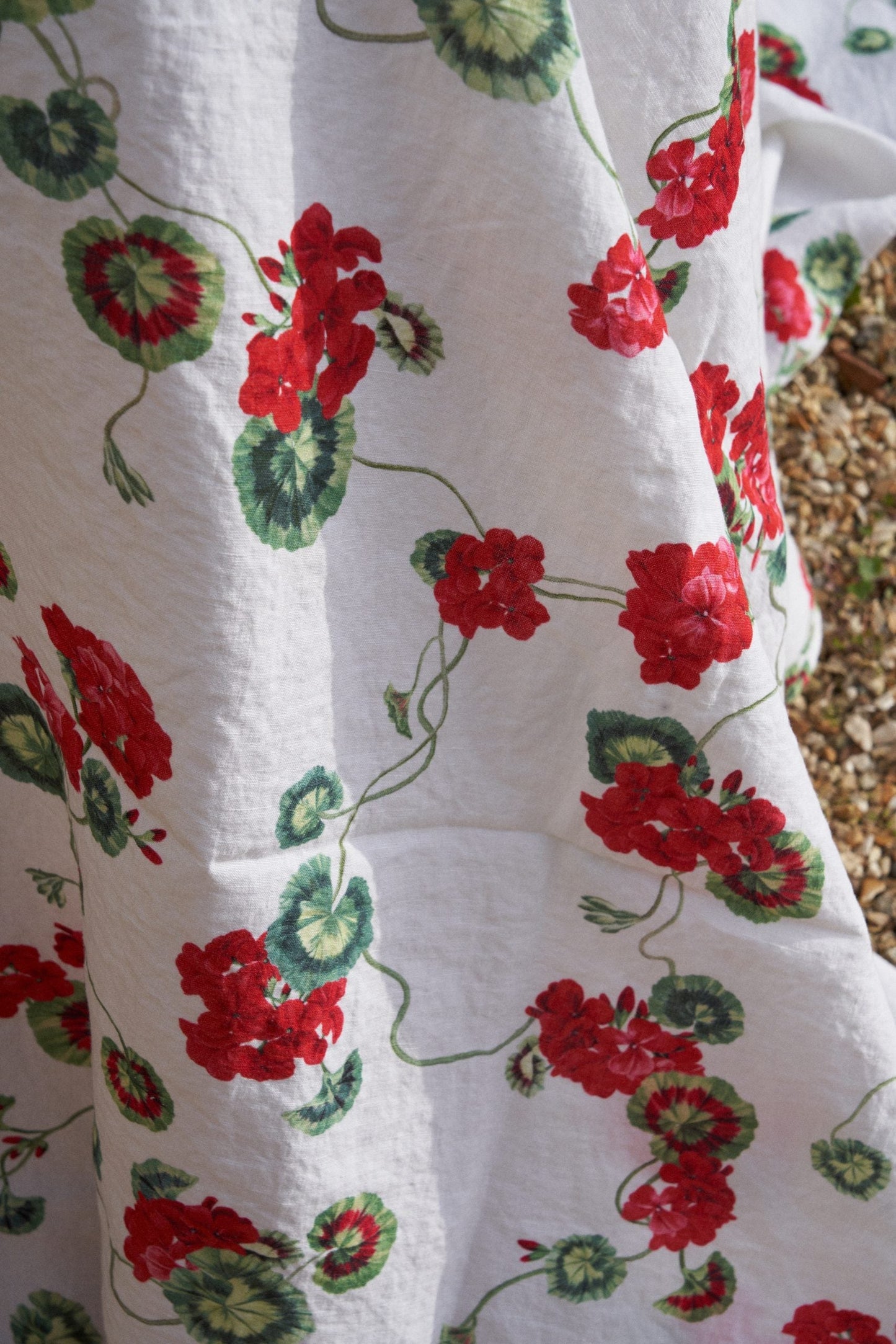Geranium Linen Tablecloth
