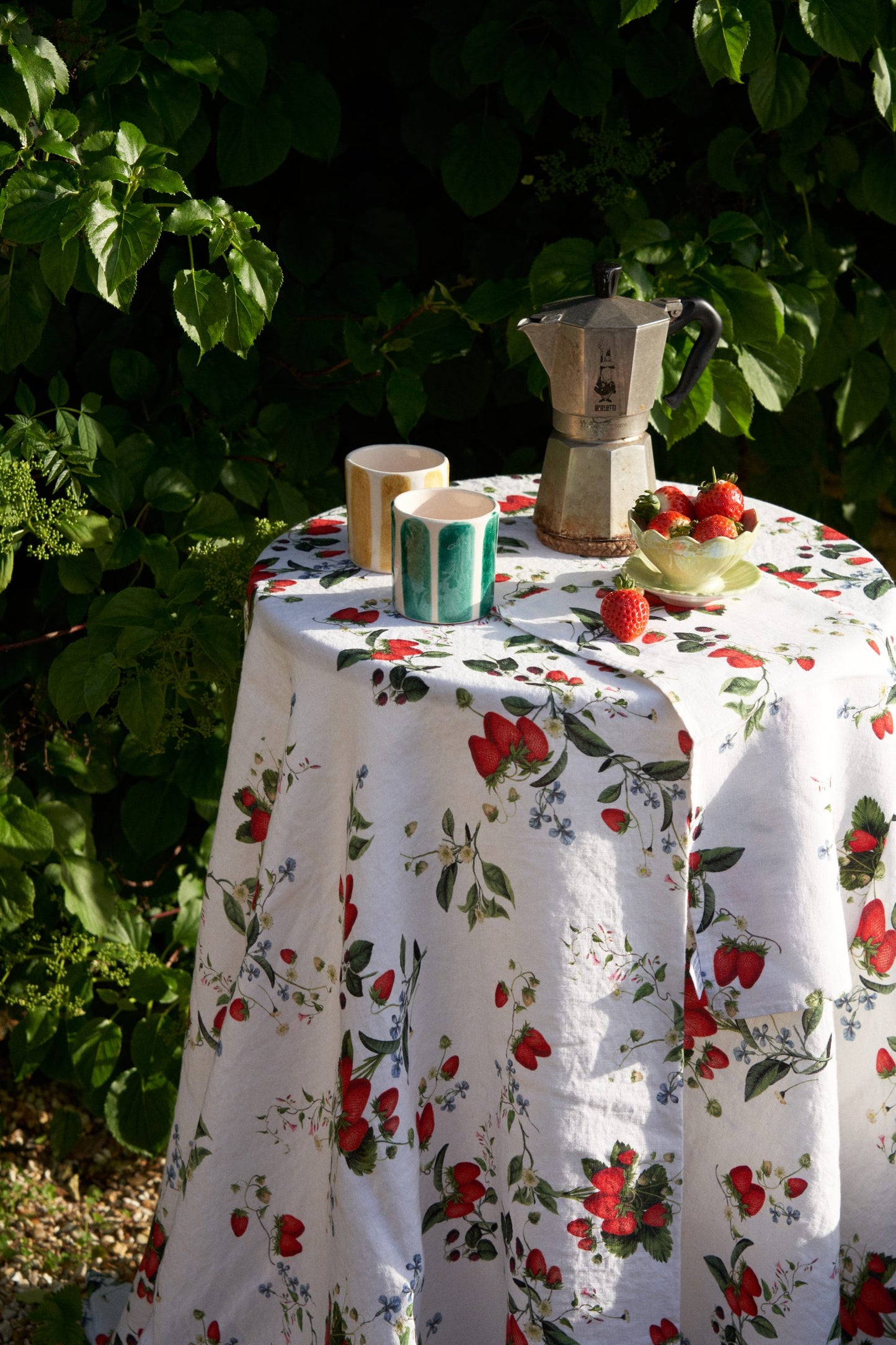Wild Strawberry Linen Tablecloth