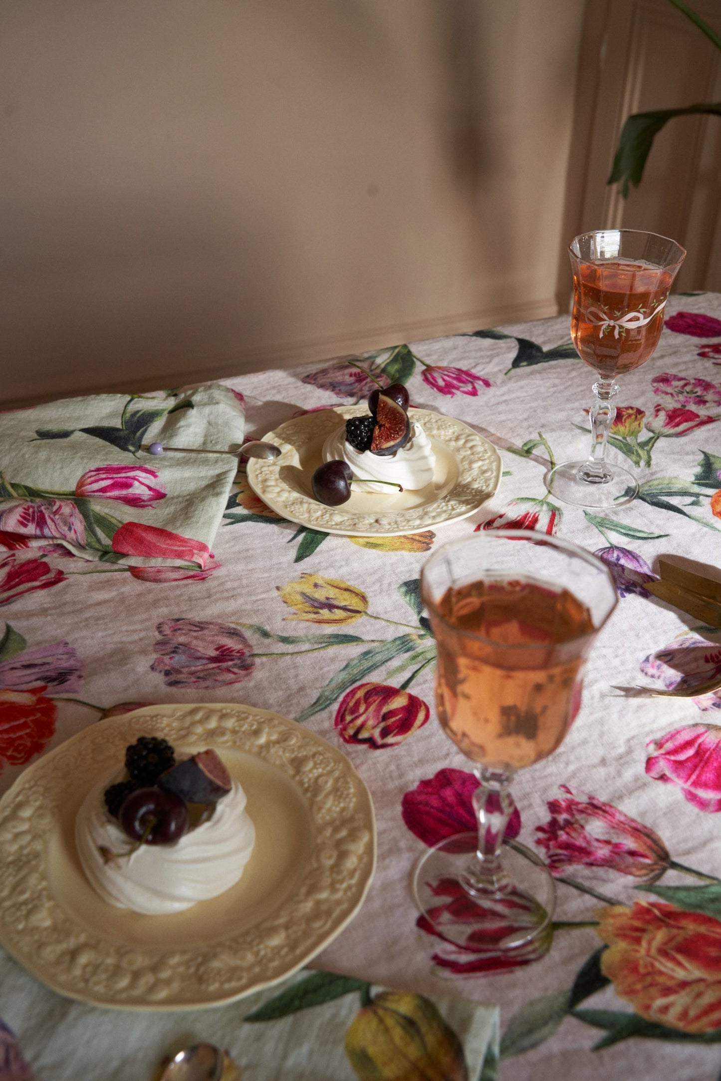 The Tulips Linen Tablecloth - Blush