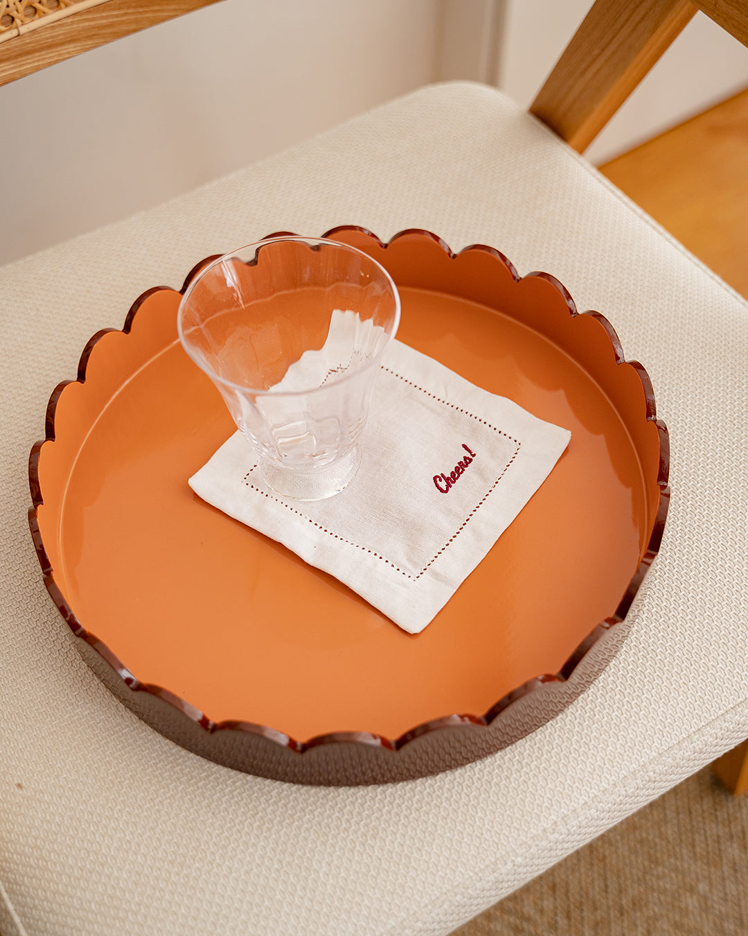 Alice Round Brown Scalloped Tray, Ø 30 cm