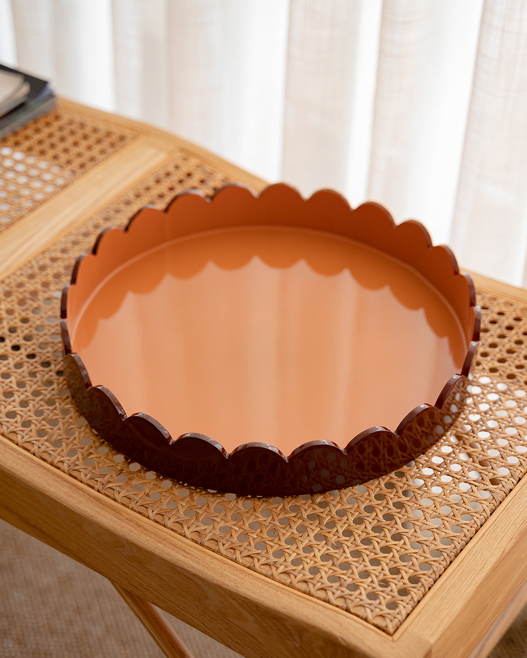 Alice Round Brown Scalloped Tray, Ø 30 cm