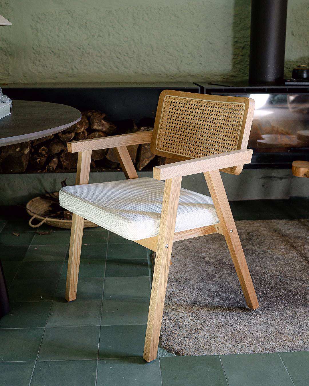 Cadeira com encosto Tróia em rattan clara