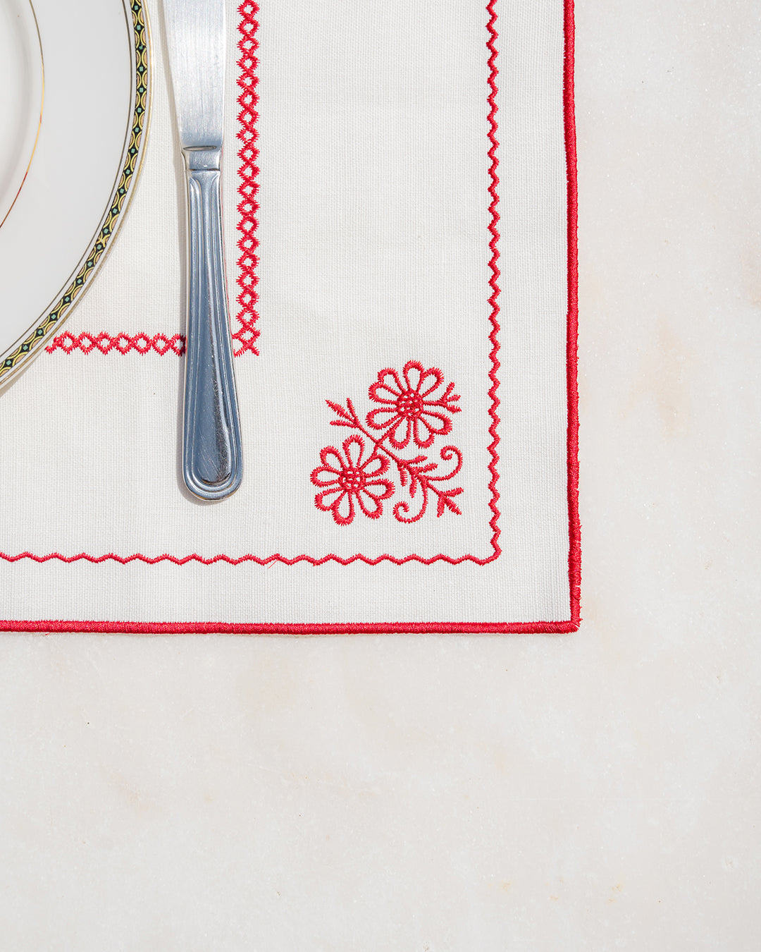 Berço Placemat, White and Red, Premium Linen-and-Cotton Blend