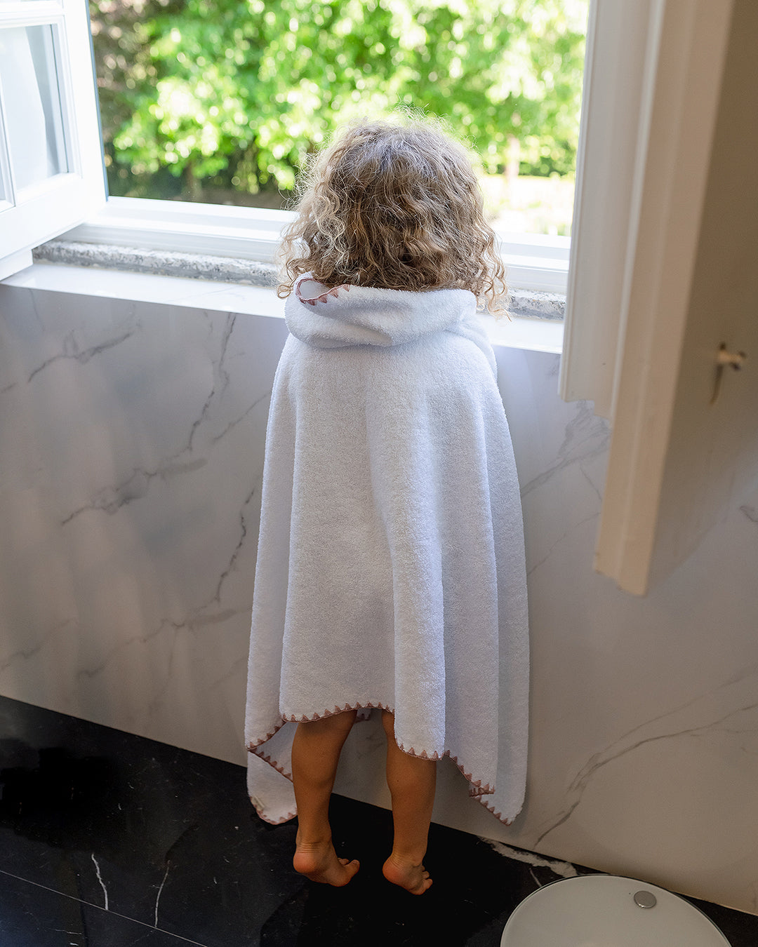 White and Pink Shell-Stitch Cotton Bath Towel
