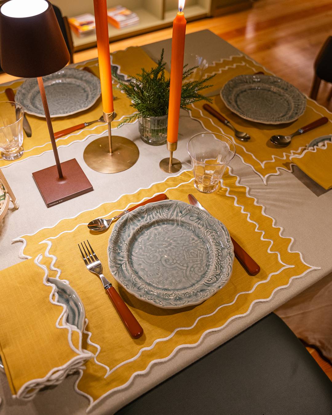 Vila Placemat, Mustard and White