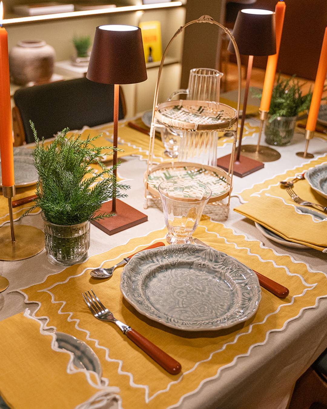 Vila Placemat, Mustard and White