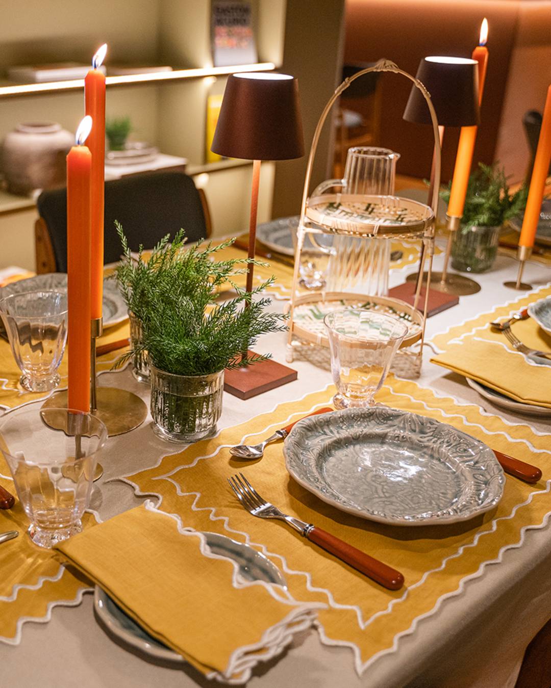 Vila Napkin, Mustard and White