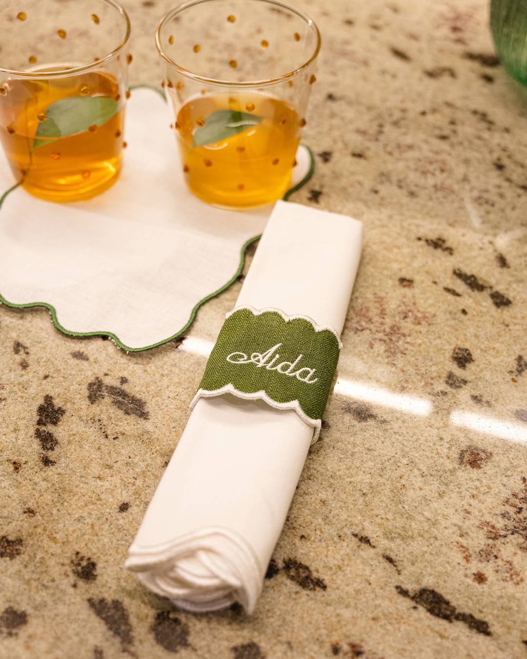 Argola de Guardanapo Verde com Branco em Linho Personalizada