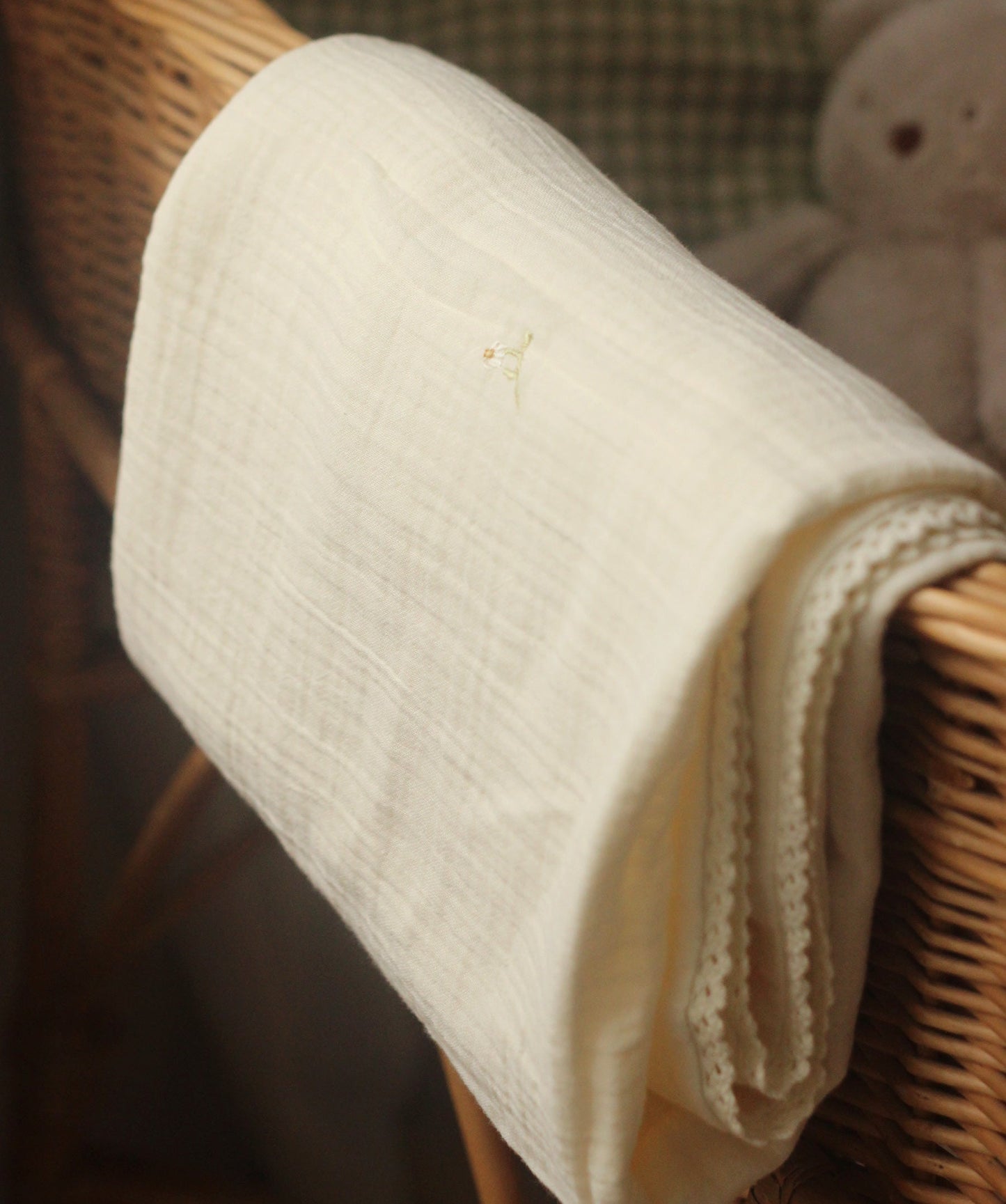 Embroidered Muslin blanket - Wild Chamomile
