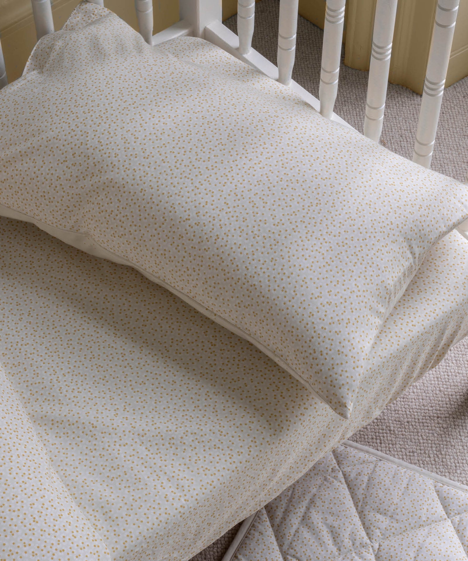 Organic Cotbed Fitted Sheet - Daisy Meadow