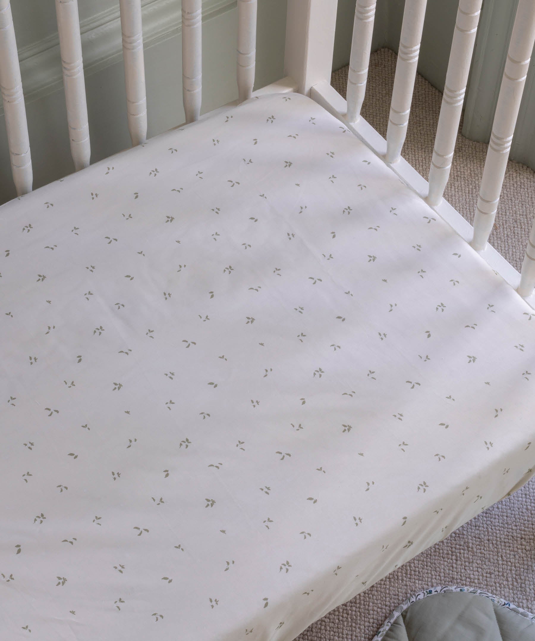 Organic Cotbed Fitted Sheet - Nettle Scatter