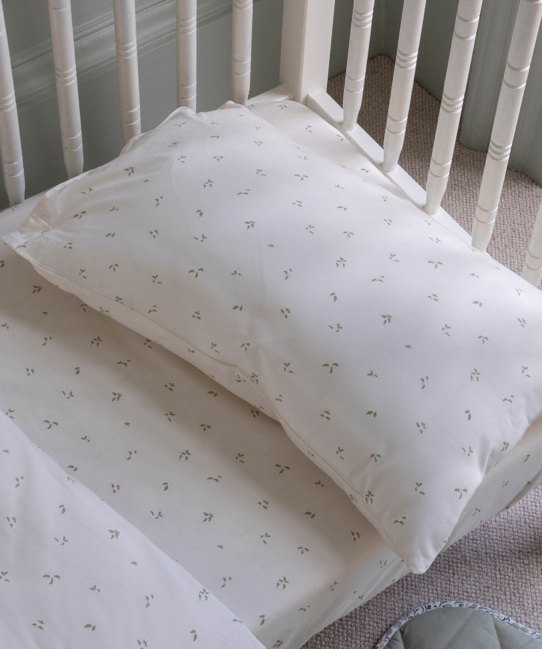 Organic Cotbed Fitted Sheet - Nettle Scatter