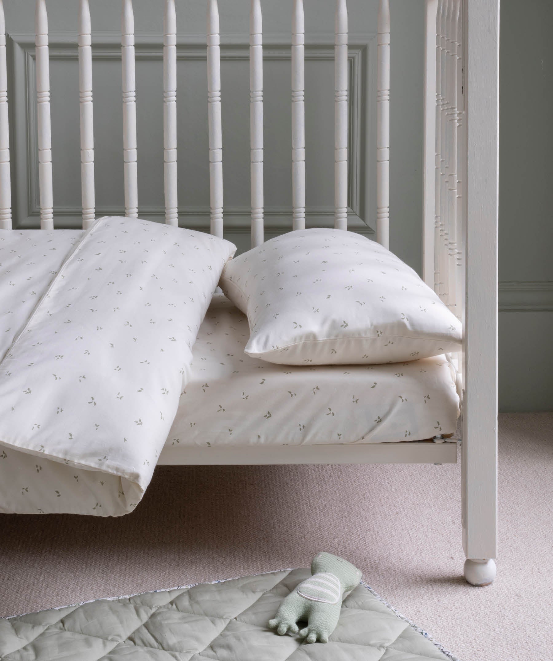 Organic Cotbed Fitted Sheet - Nettle Scatter