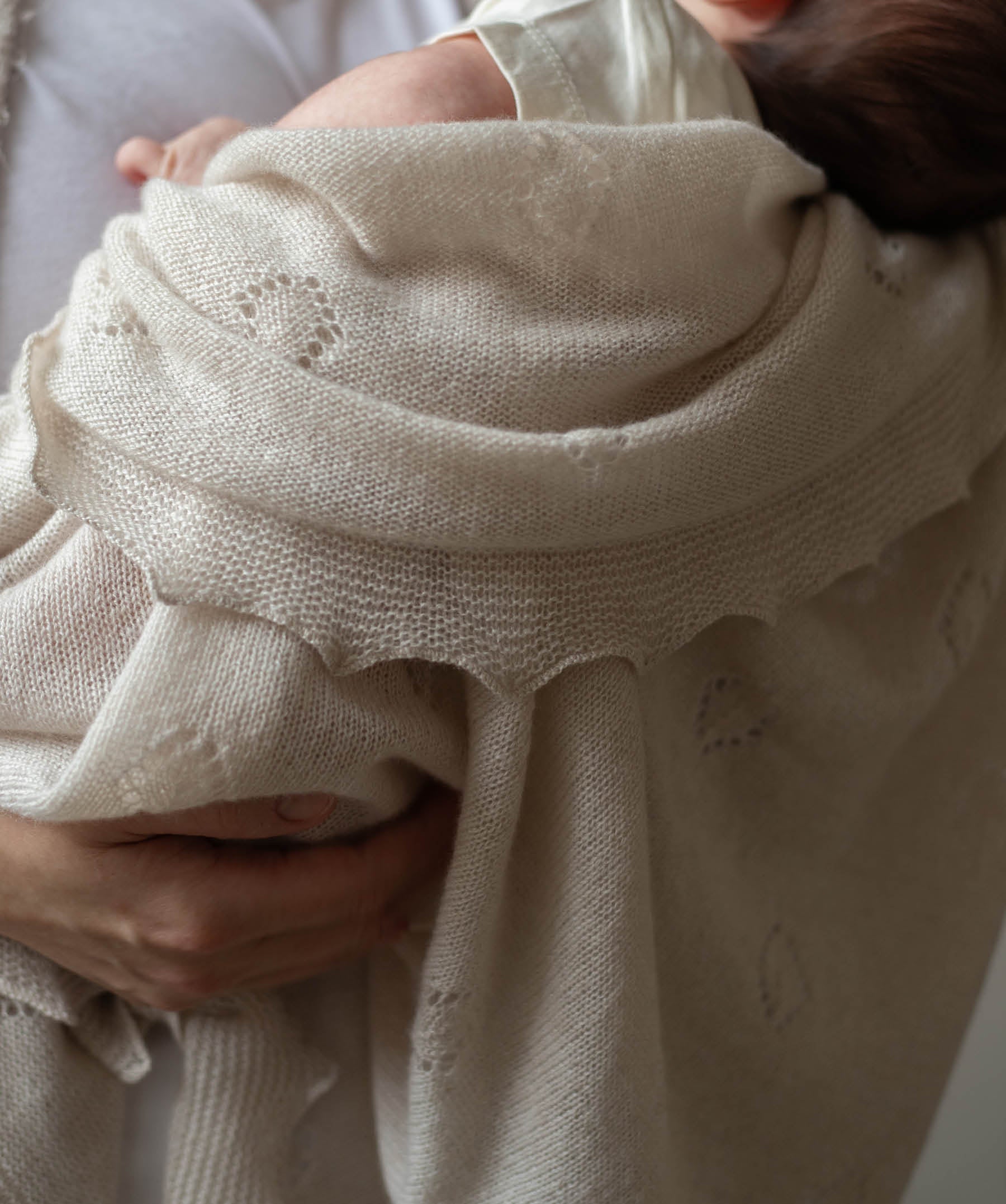 G.H.Hurt & Son X Avery Row Cashmere Shawl Gift Set