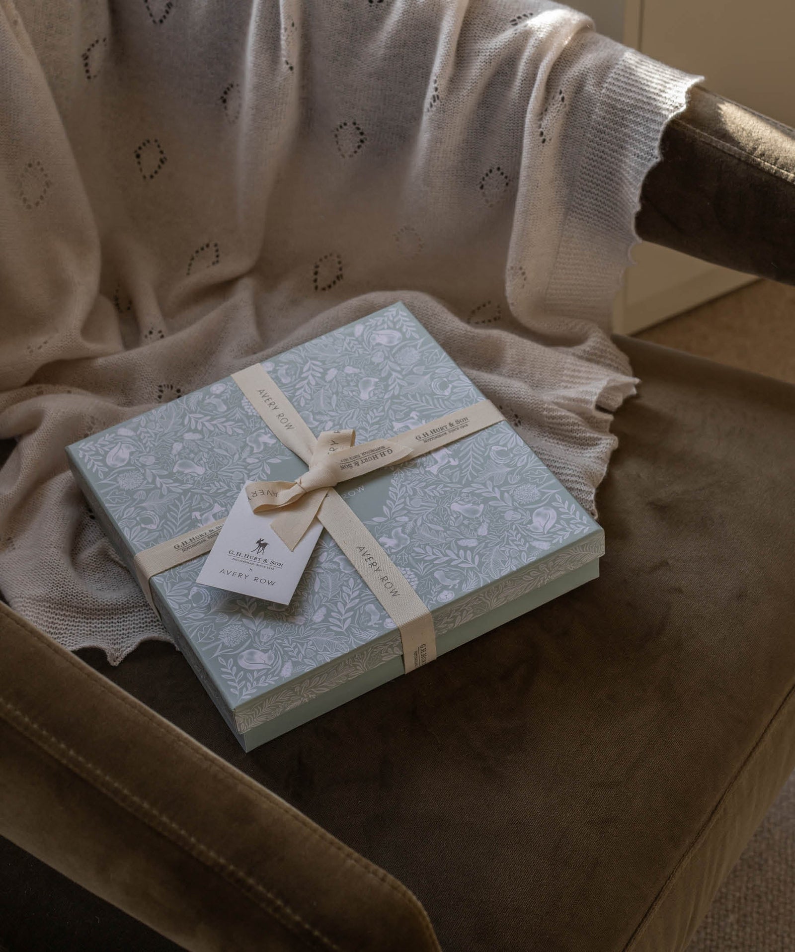 G.H.Hurt & Son X Avery Row Cashmere Shawl Gift Set
