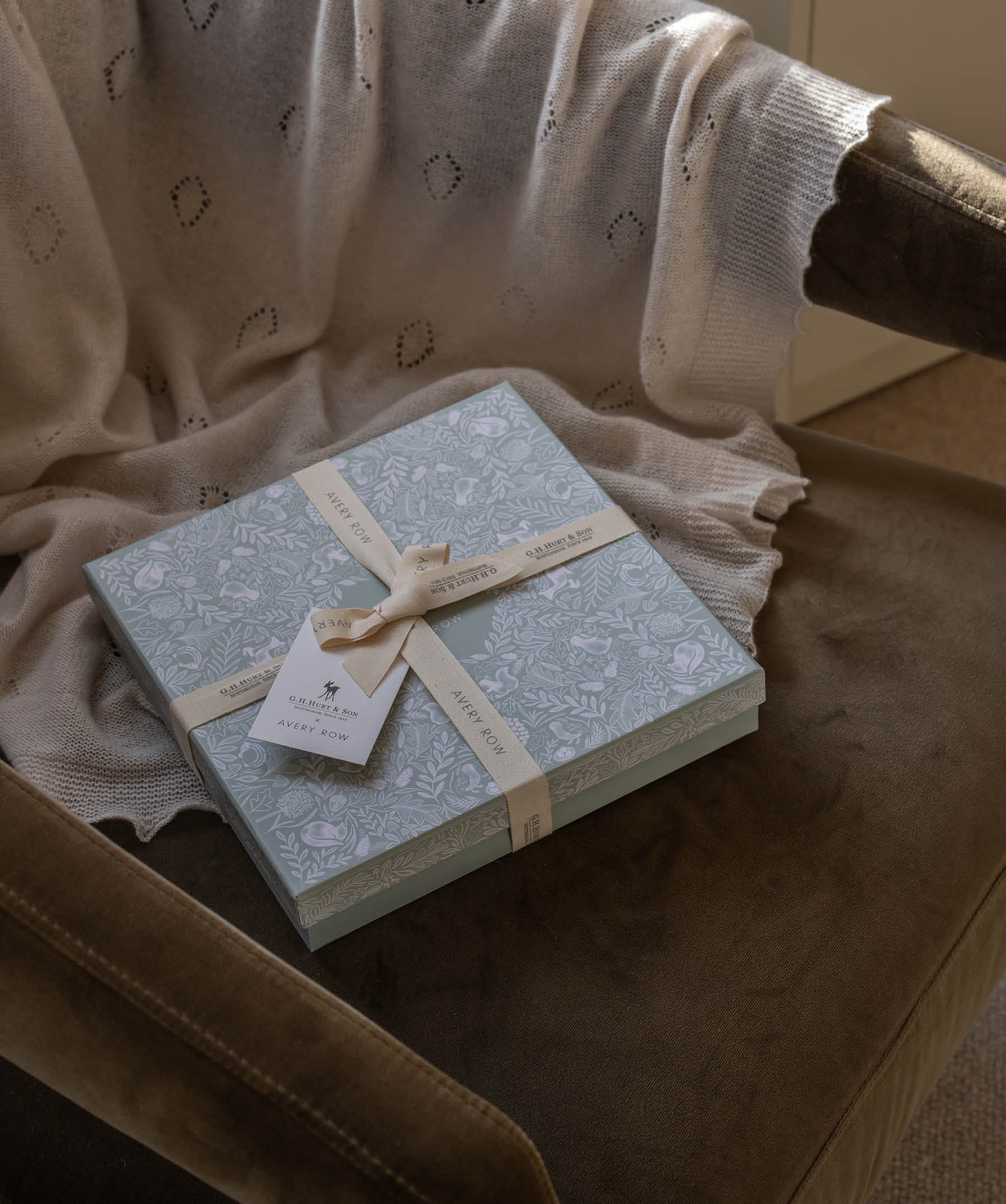 G.H.Hurt & Son X Avery Row Cashmere Shawl Gift Set