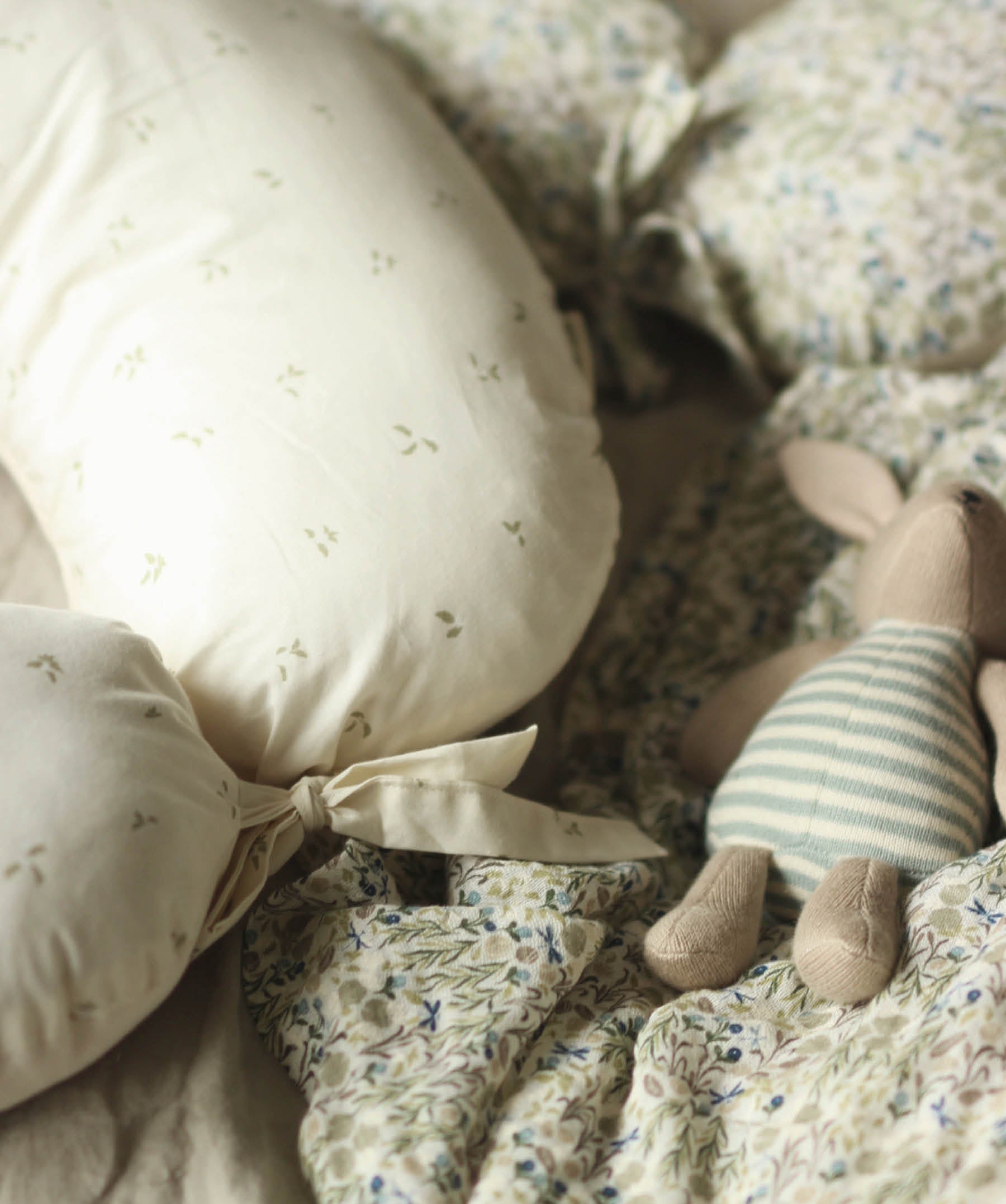 Nursing Pillow - Nettle Scatter