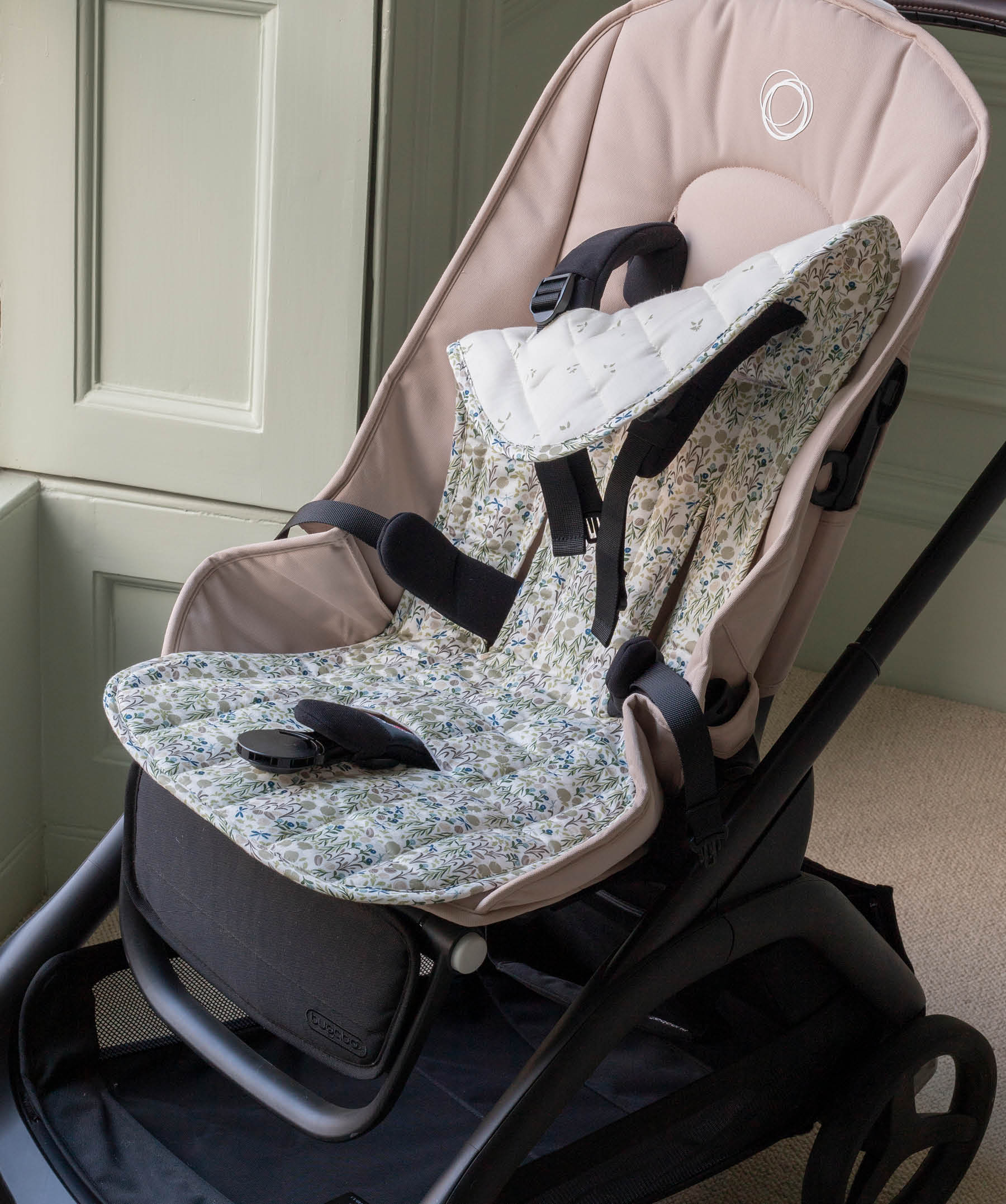 Pram Liner - Riverbank / Nettle Scatter
