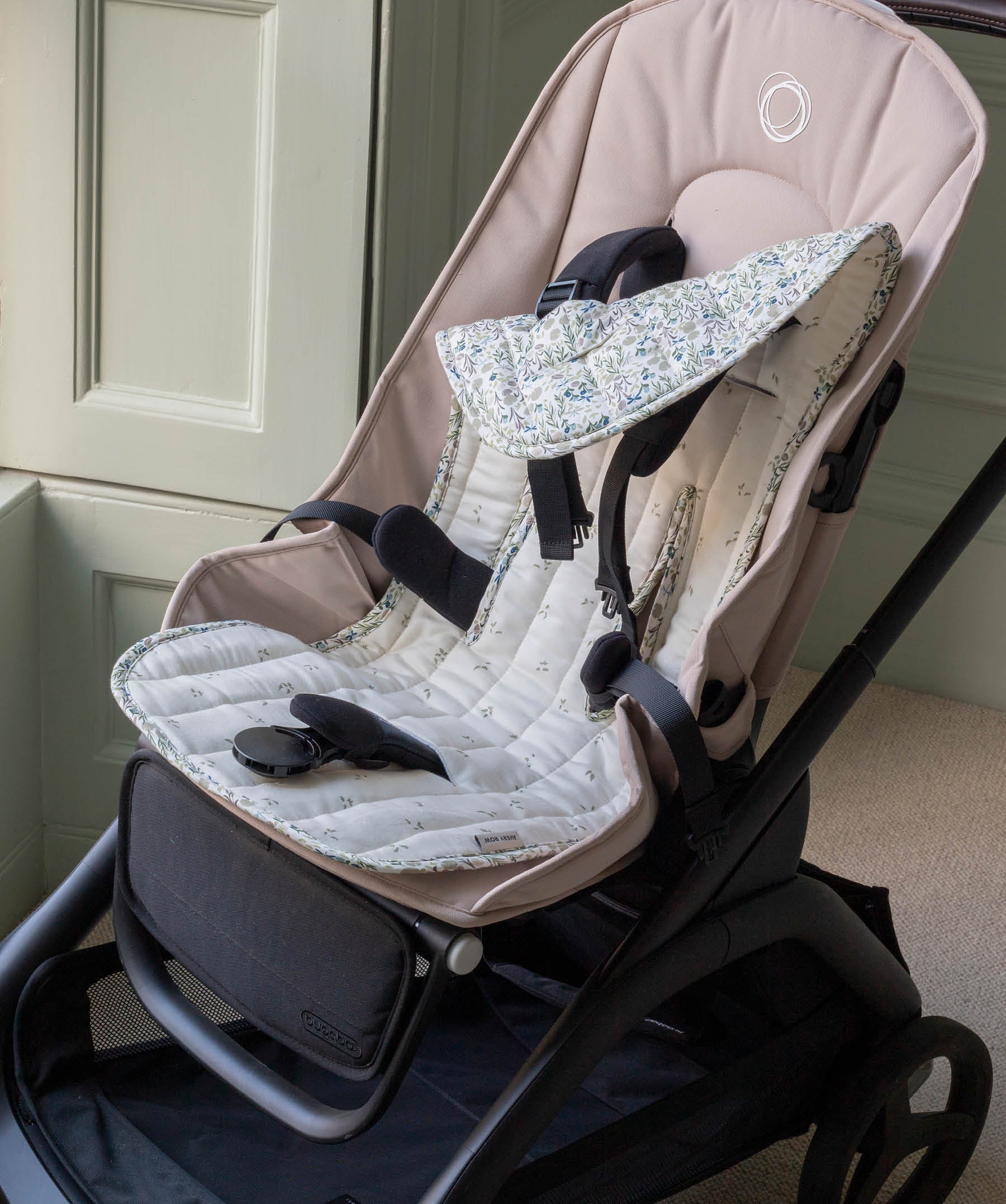Pram Liner - Riverbank / Nettle Scatter