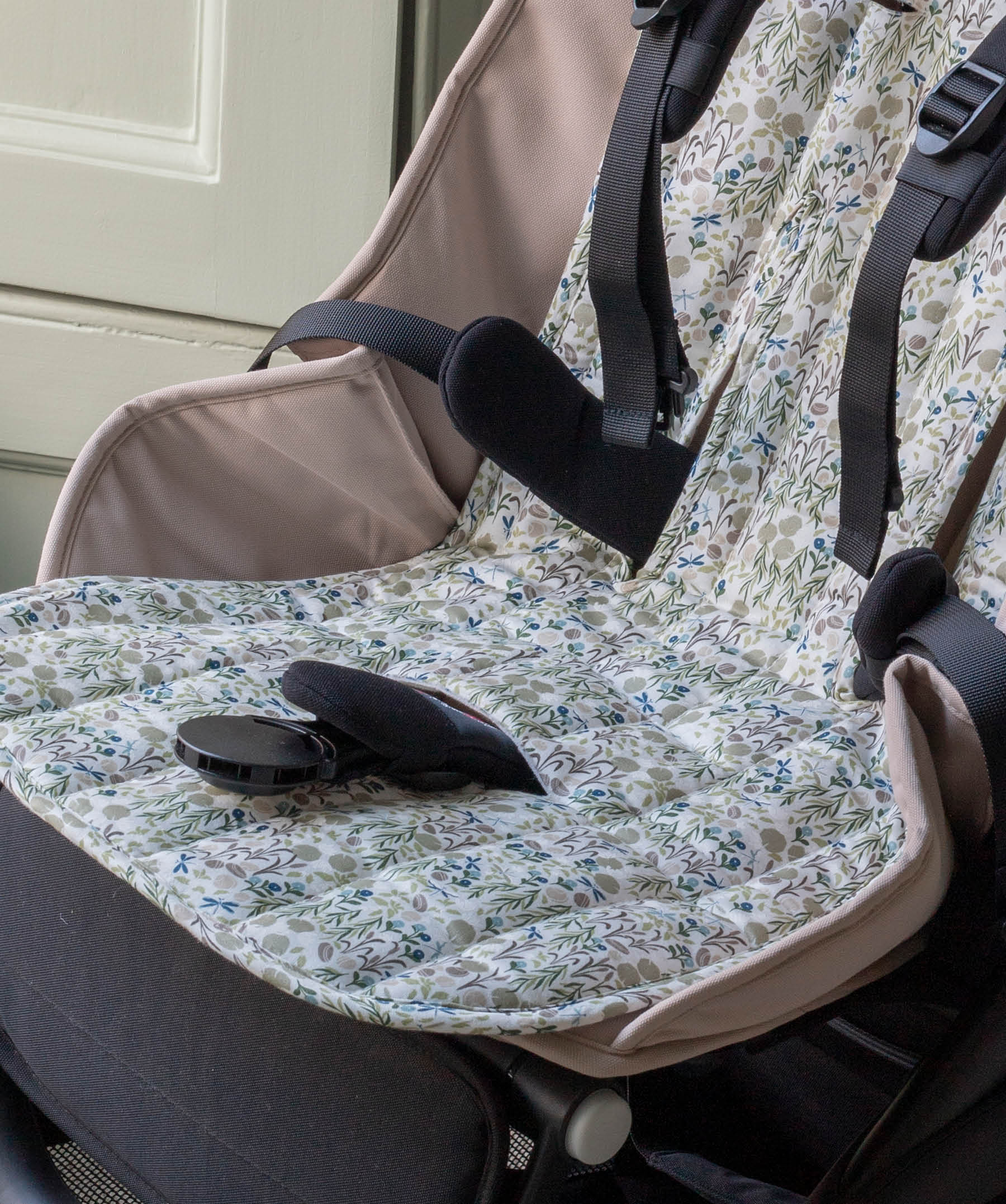 Pram Liner - Riverbank / Nettle Scatter