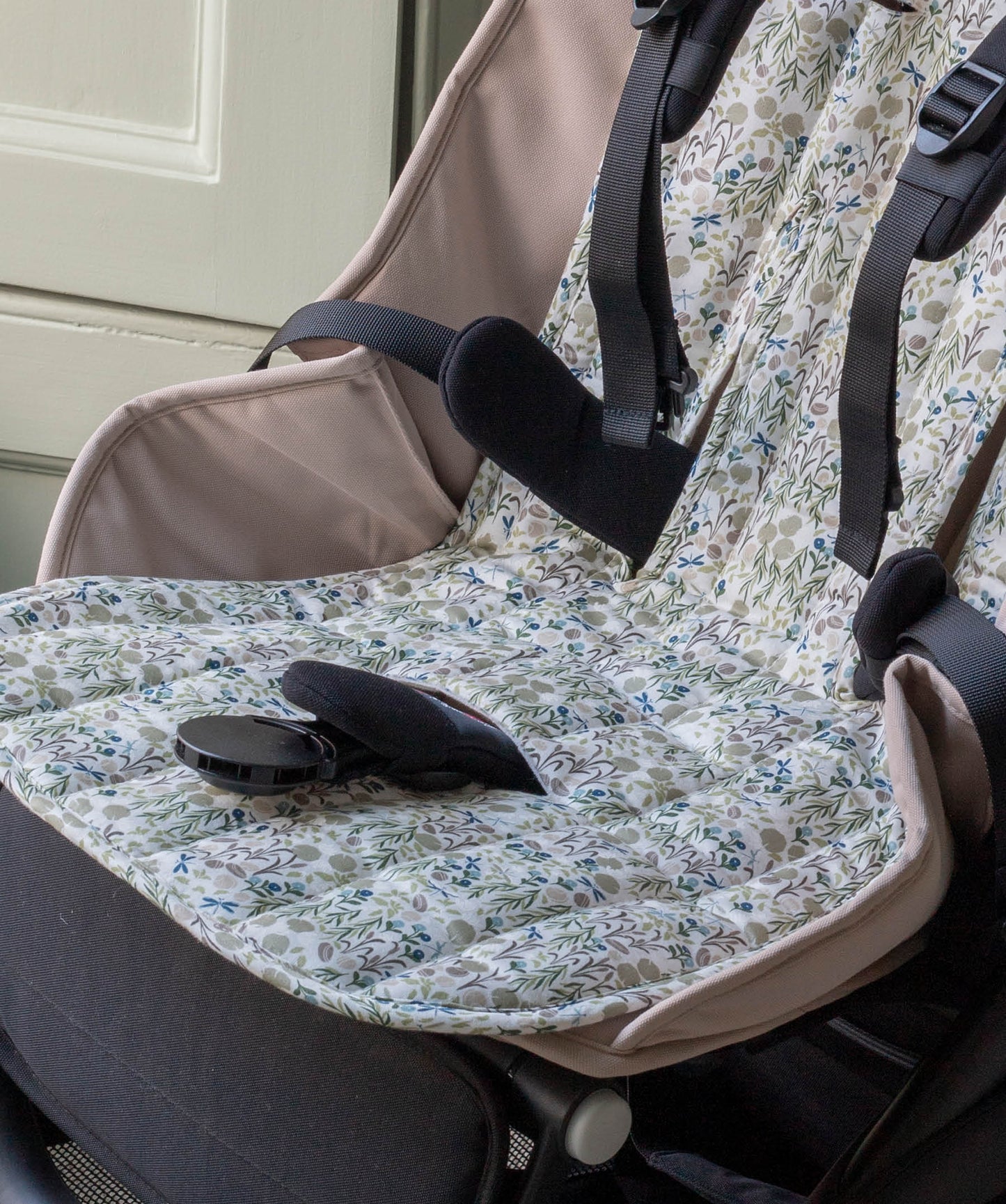 Pram Liner - Riverbank / Nettle Scatter