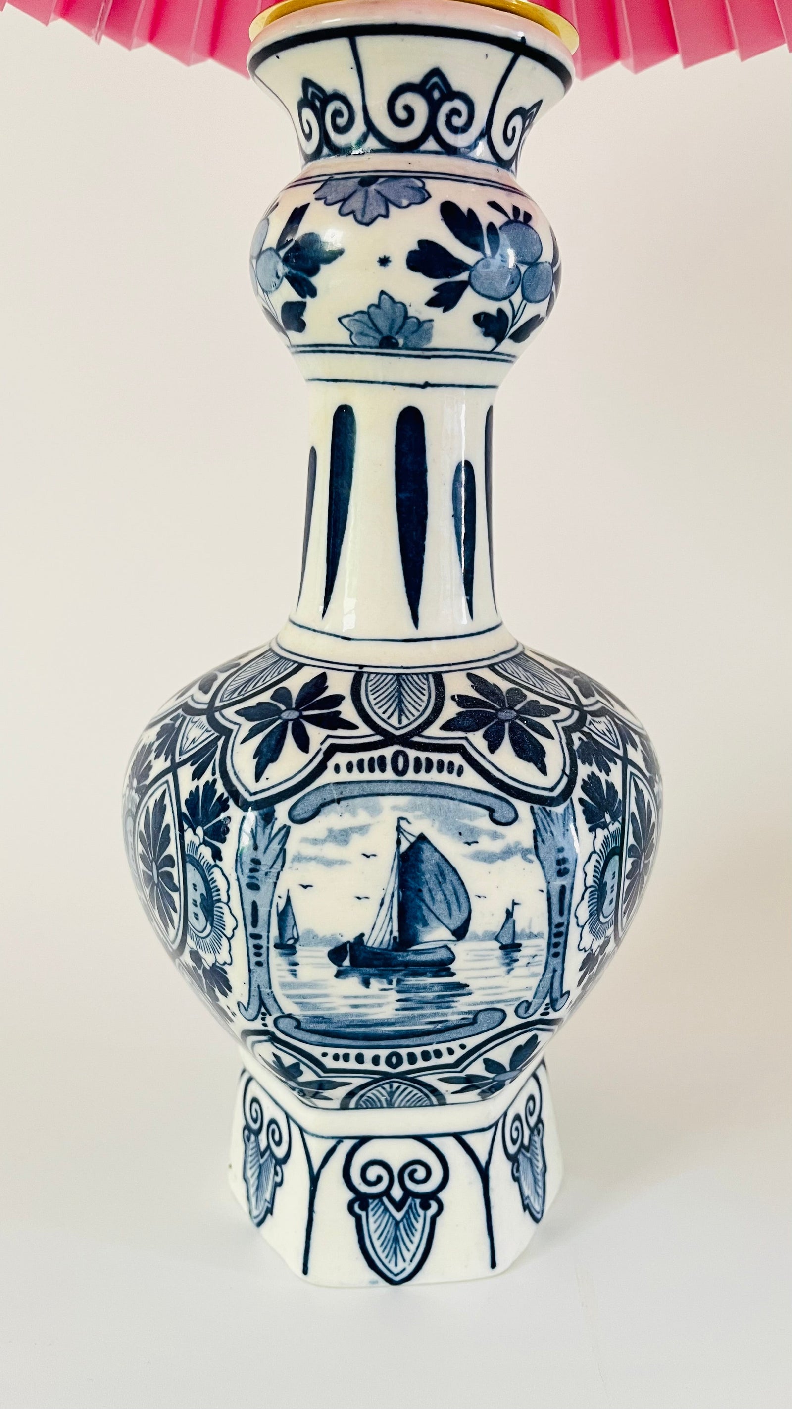 Antique Delft ‘Knobbelvaas’ Lamp