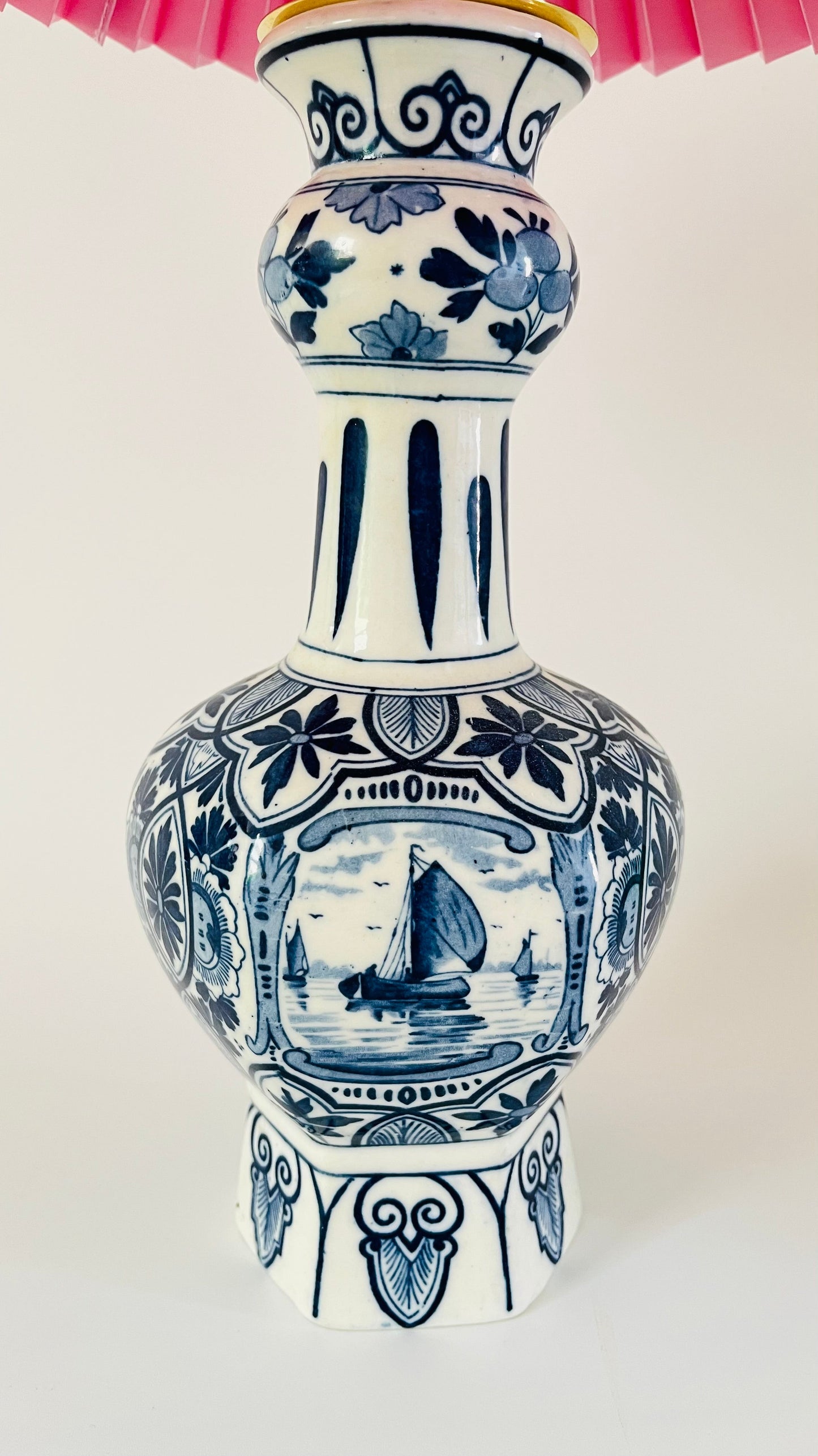 Antique Delft ‘Knobbelvaas’ Lamp