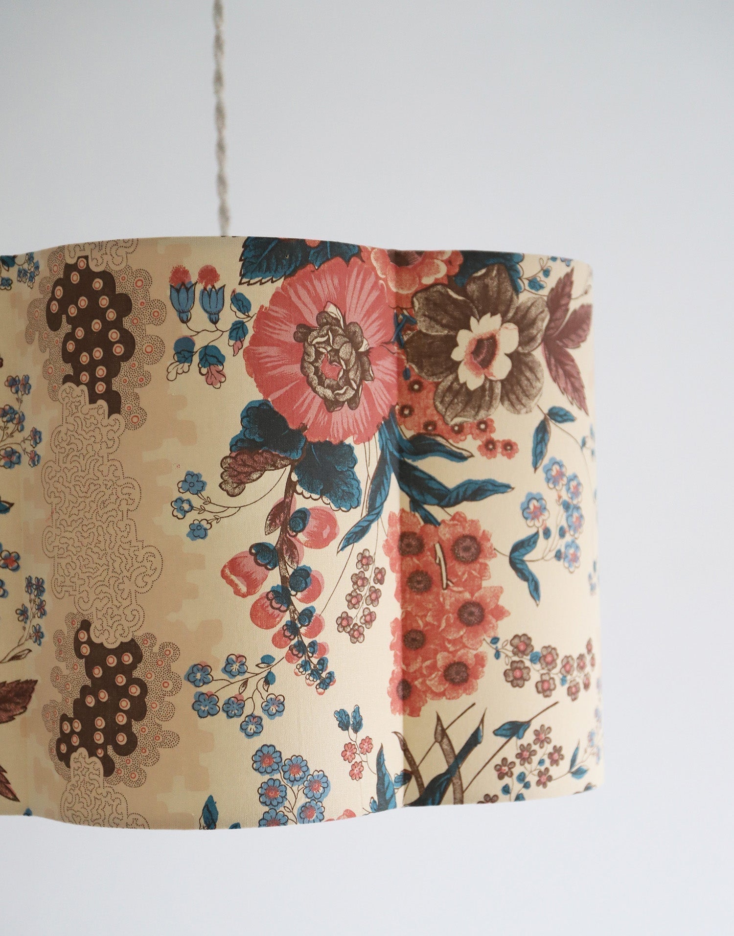 Flora Flower-Shaped Pendant Light "Isabelle"